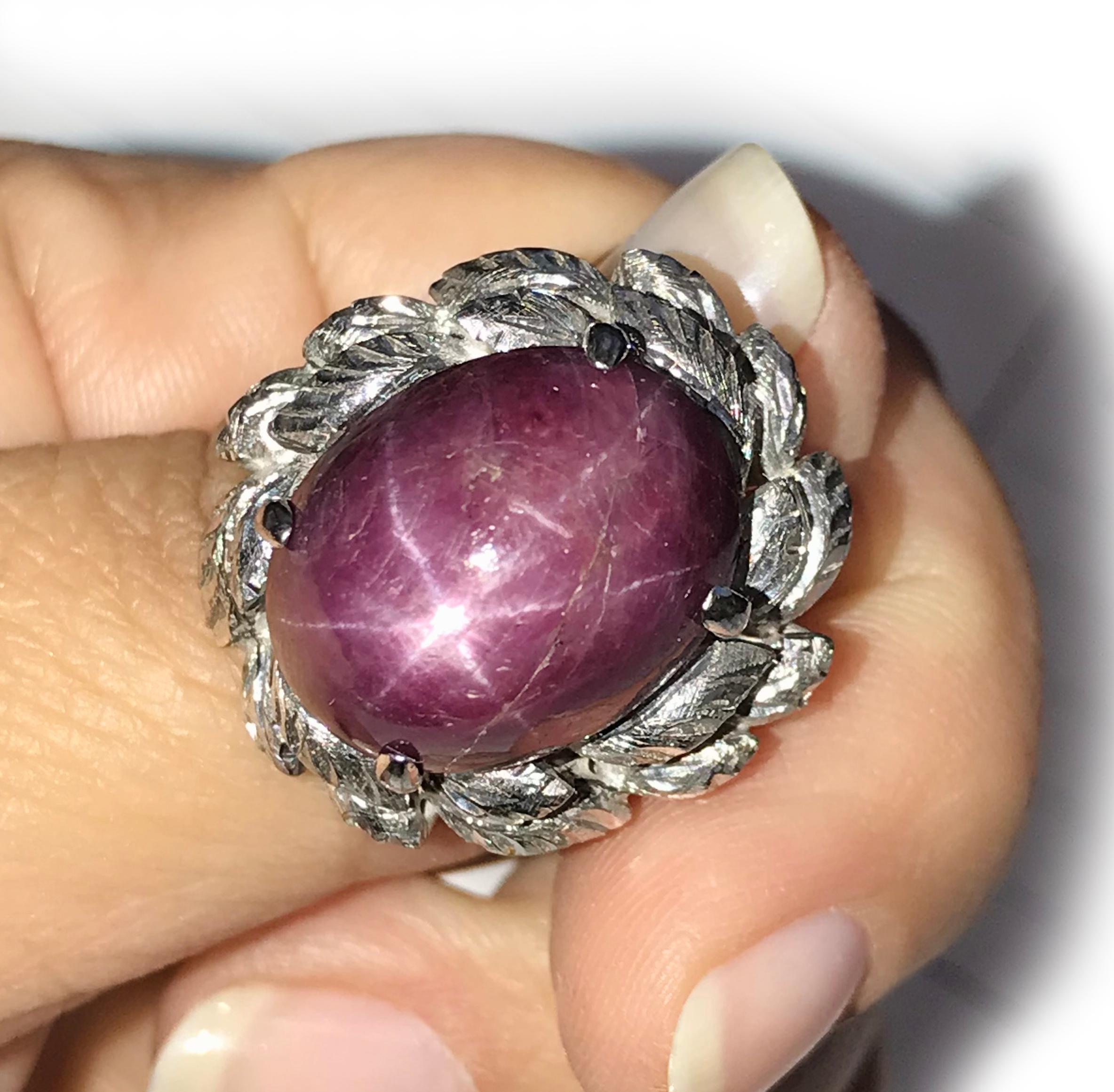Retro 18 Karat Ruby Star Sapphire Ring For Sale