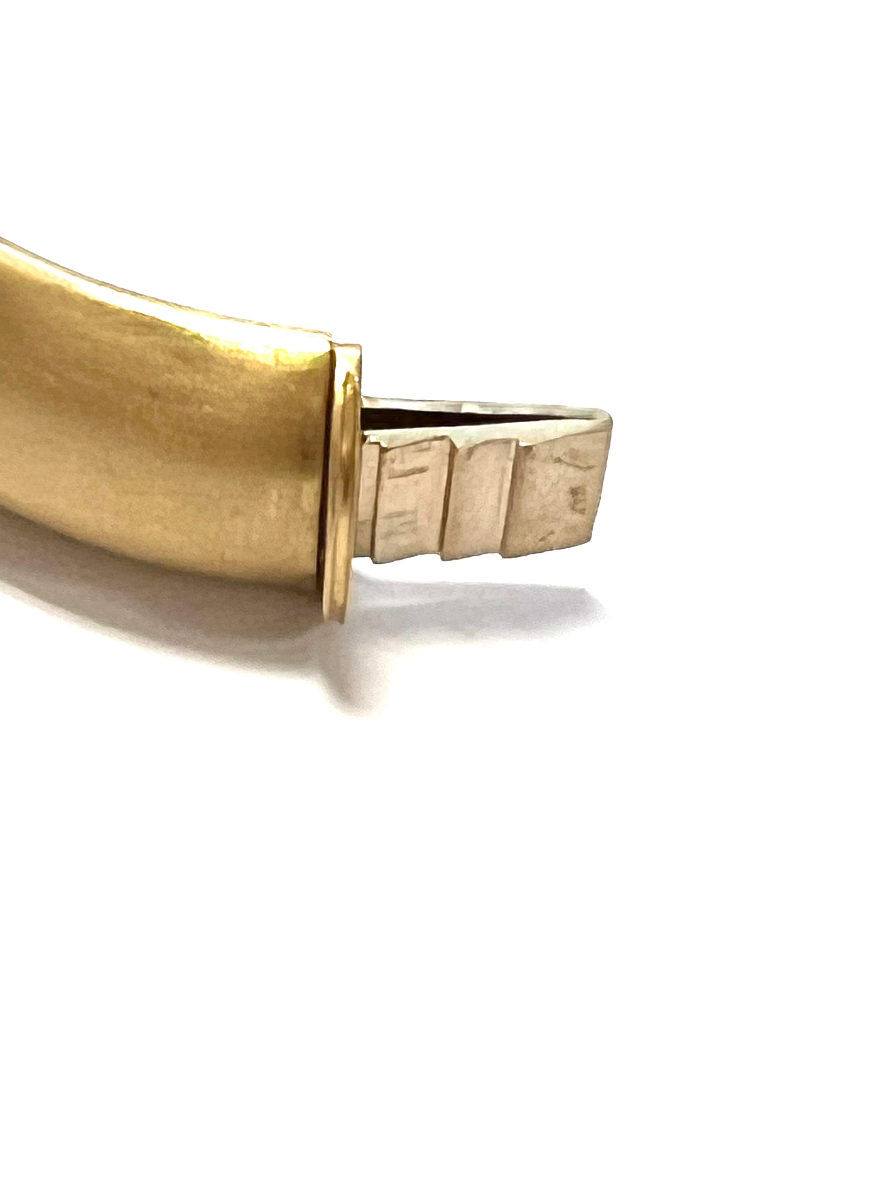 Bracelet jonc en or jaune satiné 18 carats de la collection « Essence » Unisexe en vente
