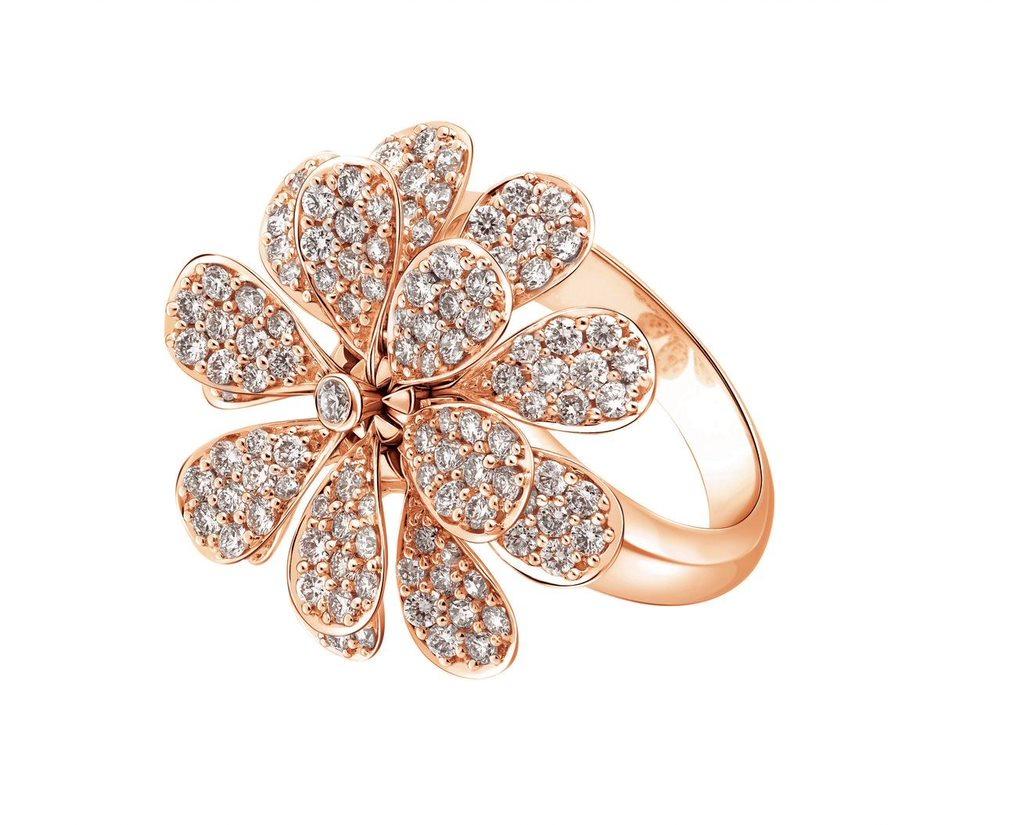 18 Karat Secret Garden Pink Gold Ring with Vs Gh Diamonds In New Condition In New York, NY