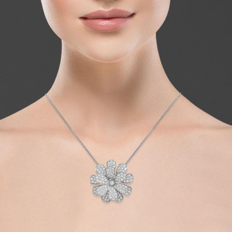 18 Karat Secret Garden White Gold Necklace with Vs-Gh Diamonds For Sale 1