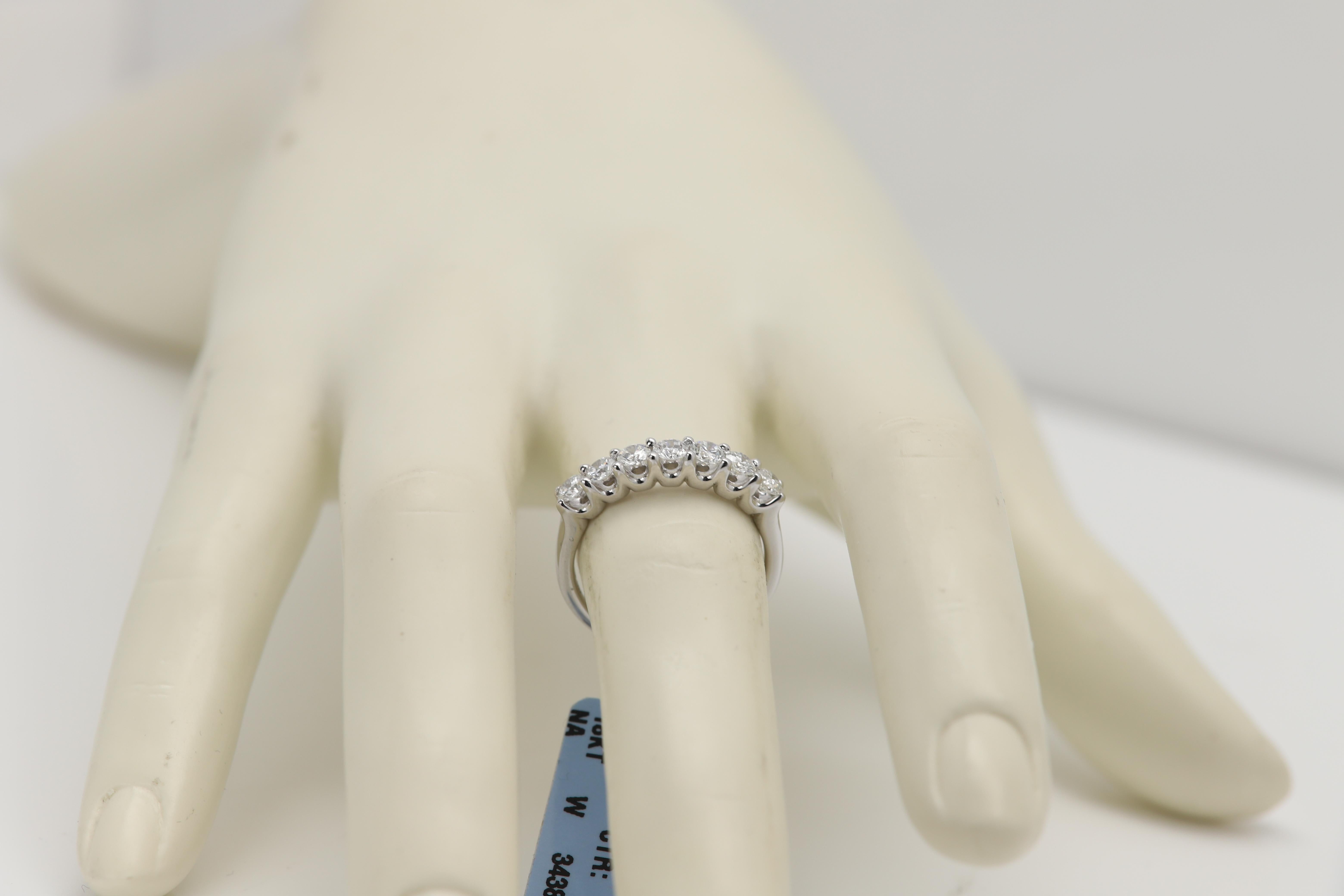 18 Karat sieben Stein Ring natürlichen Diamanten Band Jahrestag 7 Steine Geschenk Damen im Angebot