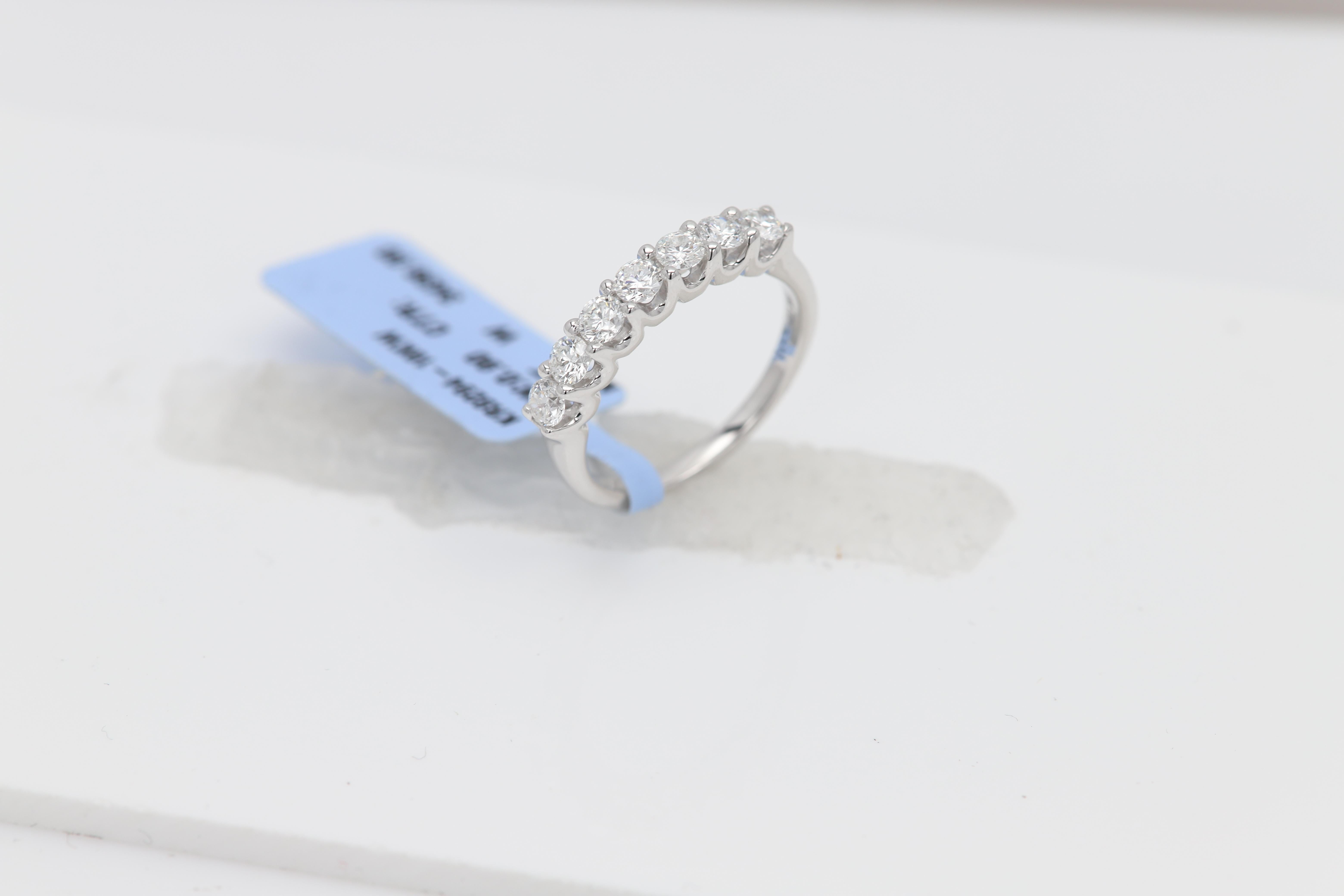 18 Karat sieben Stein Ring natürlichen Diamanten Band Jahrestag 7 Steine Geschenk im Angebot 4