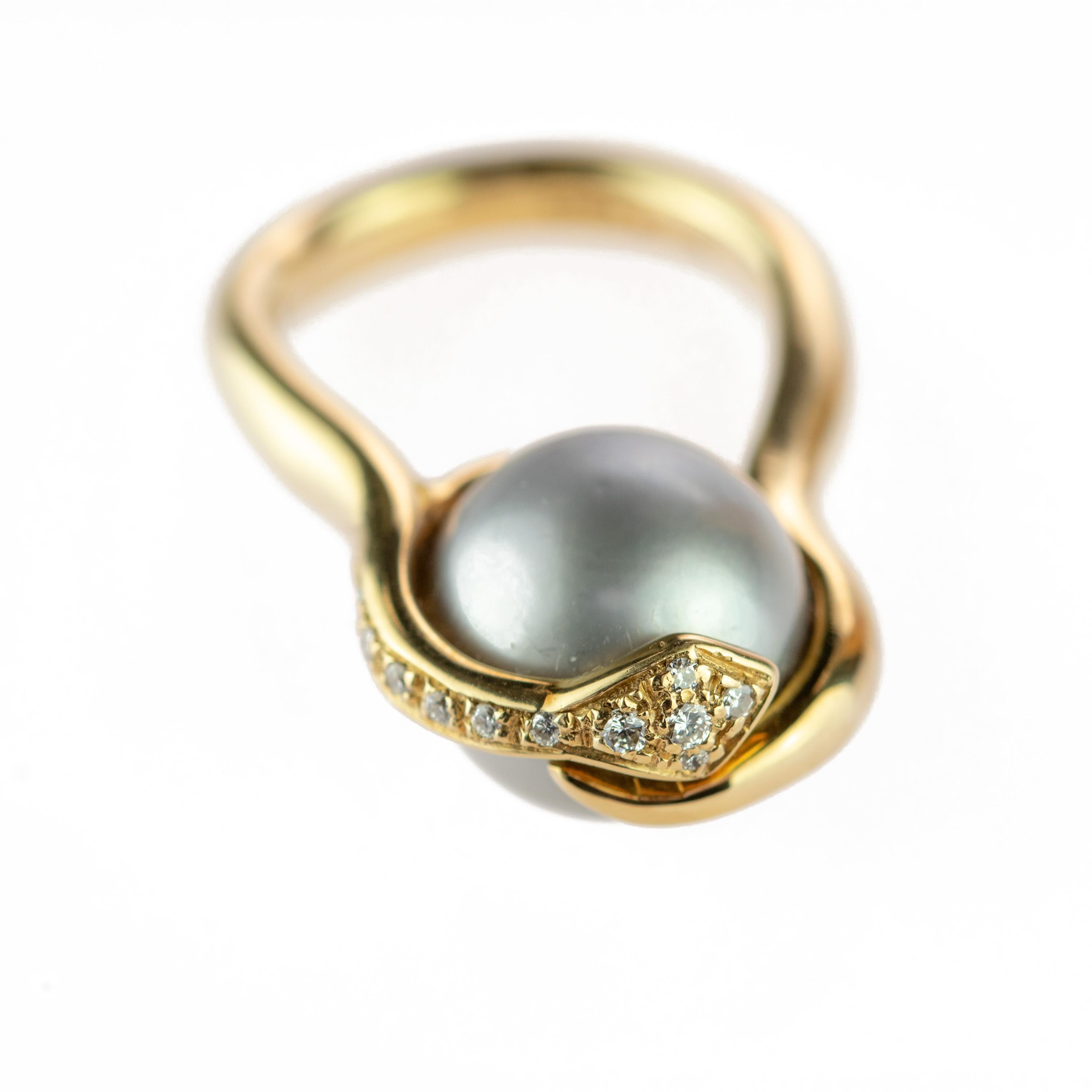 Anillo de oro amarillo de 18 quilates con perla de Tahití y diamante redondo Serpenti Bypass en Nuevo estado para la venta en Milano, IT