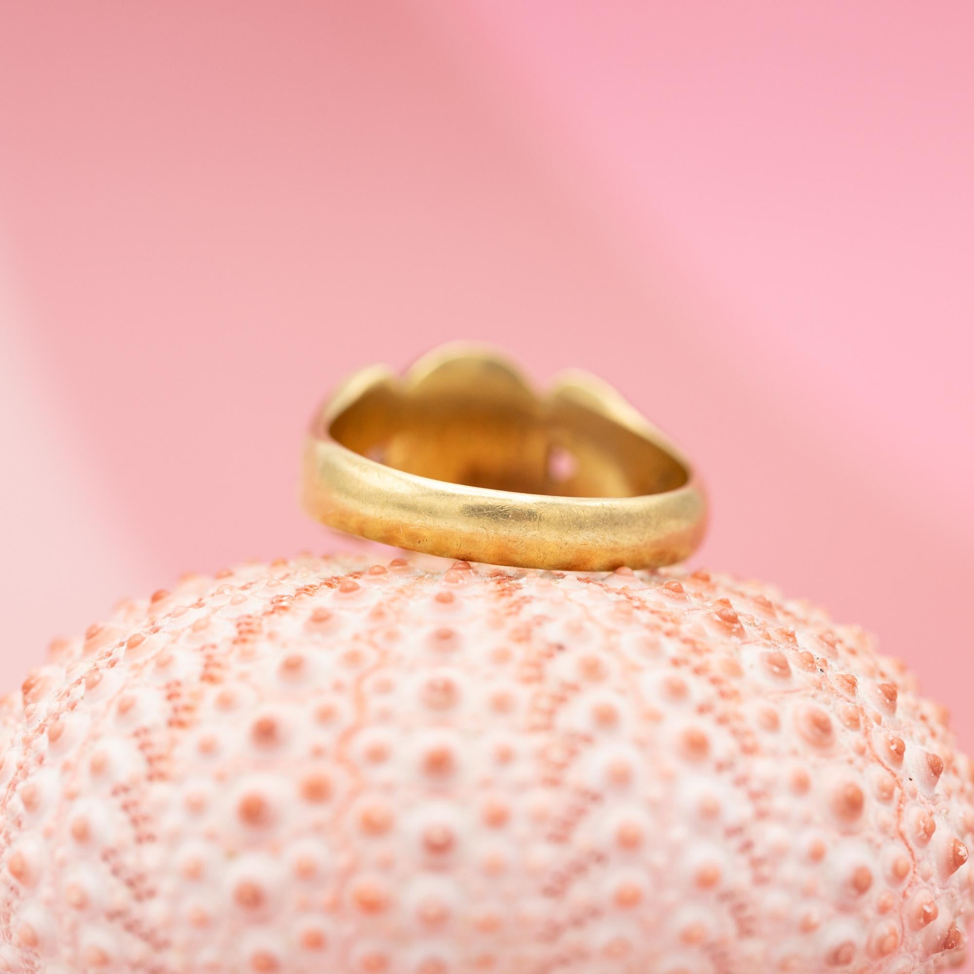 Women's or Men's 18 Karat signet ring - Intaglio ring - 18 K solid gold gentleman ring - patina
