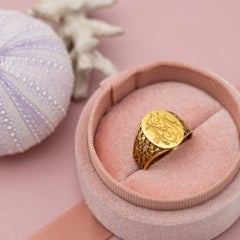 18 Karat signet ring - Intaglio ring - solid gold gentleman ring - patina - M C