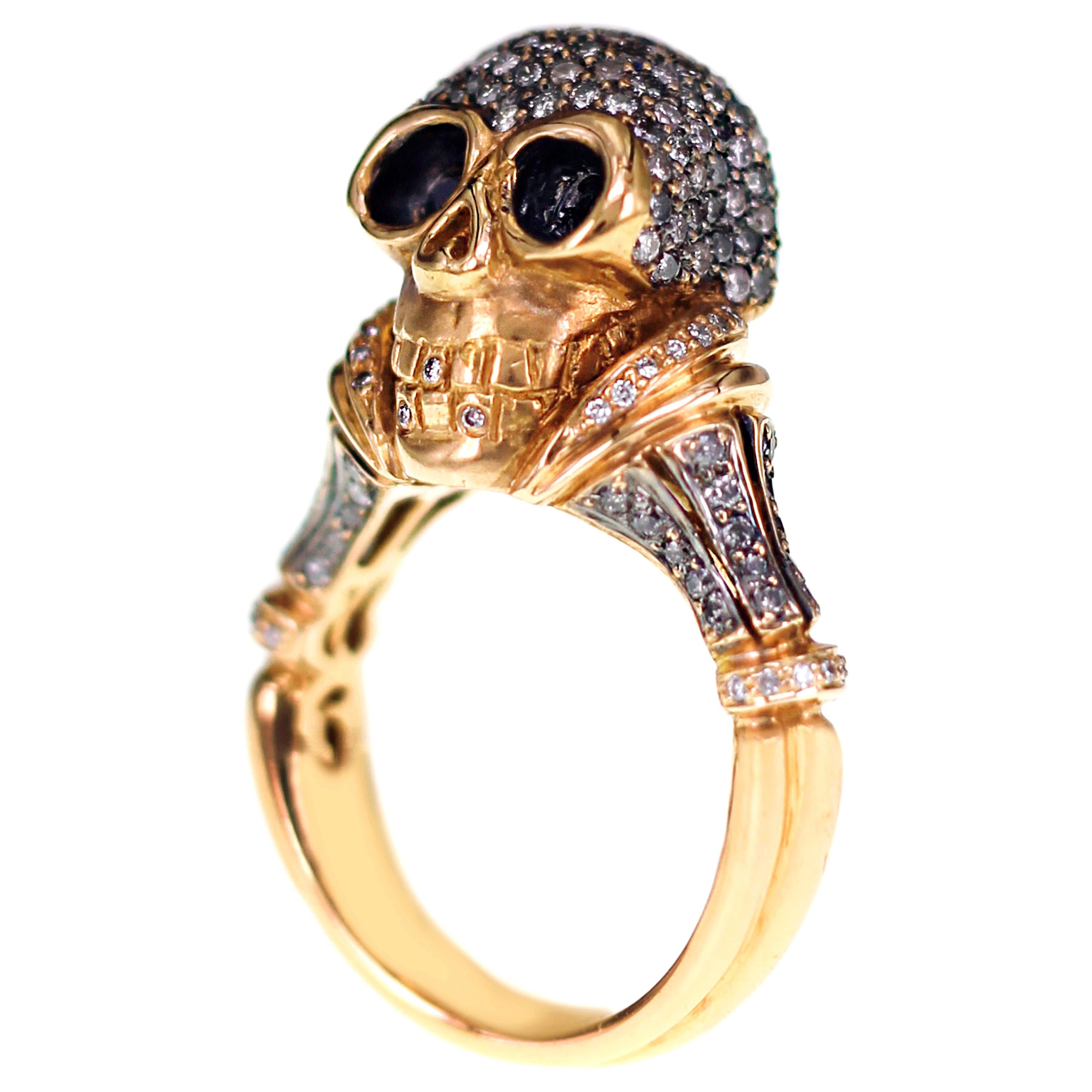 Bague tête de mort en or 18 carats avec diamant naturel de couleur fantaisie de 1,26 carat en vente