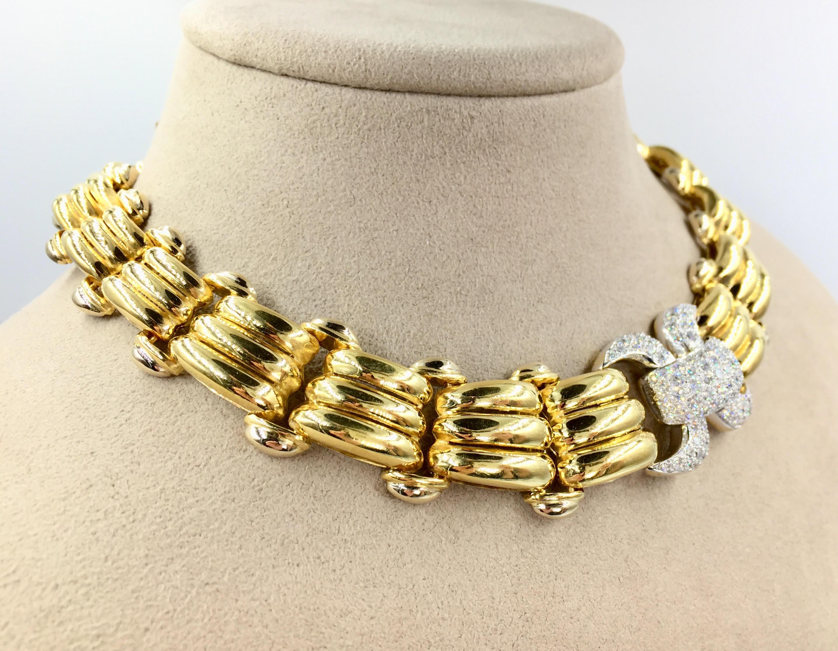 Women's 18 Karat Solid Gold Diamond Link Necklace 5.25 Diamond Carat Total Weight For Sale