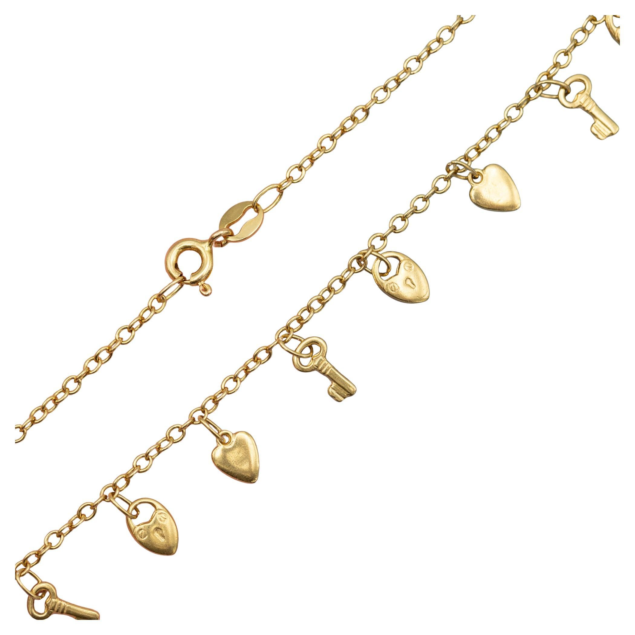 18 karat solid gold - Heart key lock Necklace - Thin love chain, Minimal design For Sale