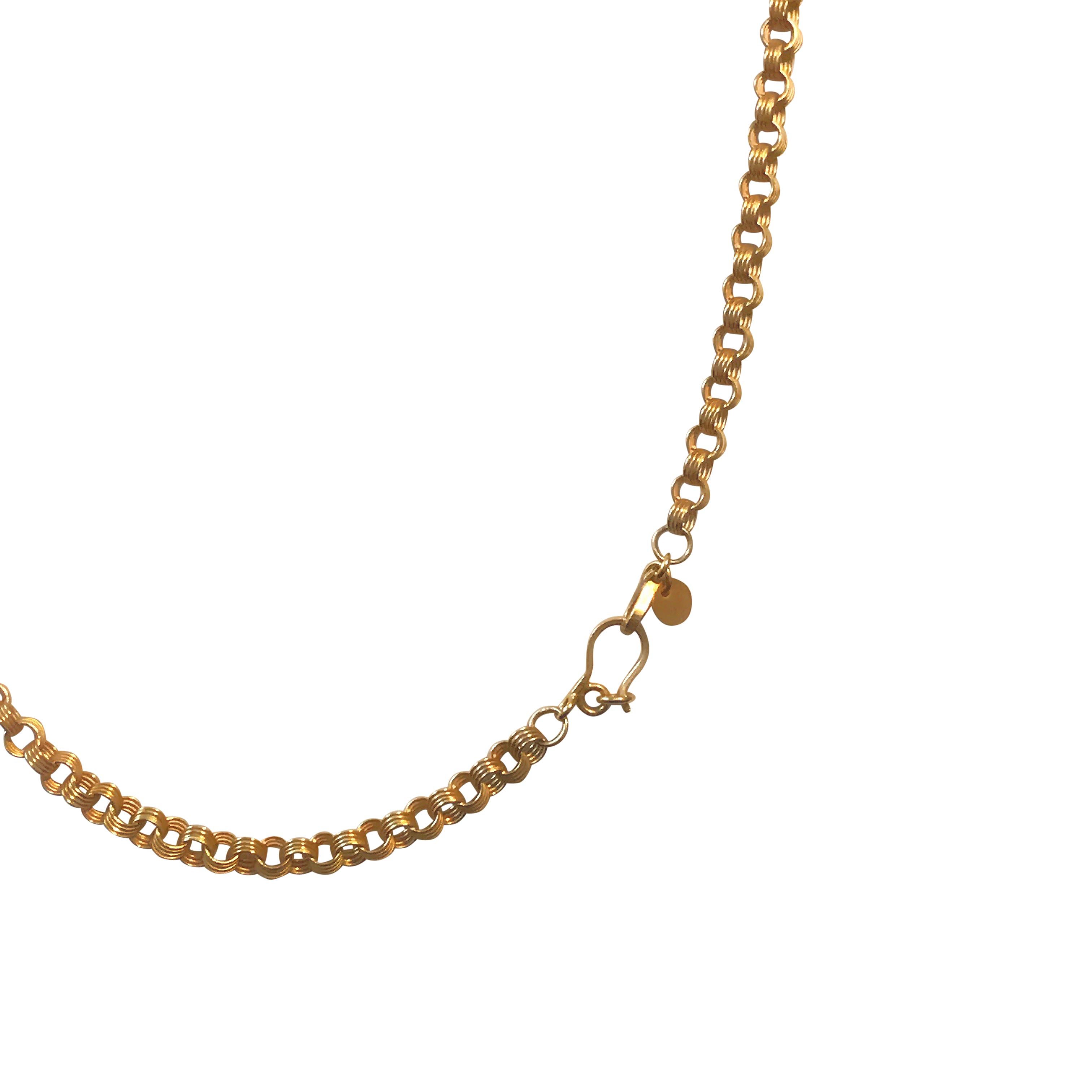 Timeless and elegant handmade solid yellow gold necklace with a beautiful handcrafted secure clasp in a satin finish. 
Ideal to wear by itself or with large pendants. 
Hallmark: London’s Goldsmiths’ Company – Assay Office
Length: 50.00 cm
Weight: