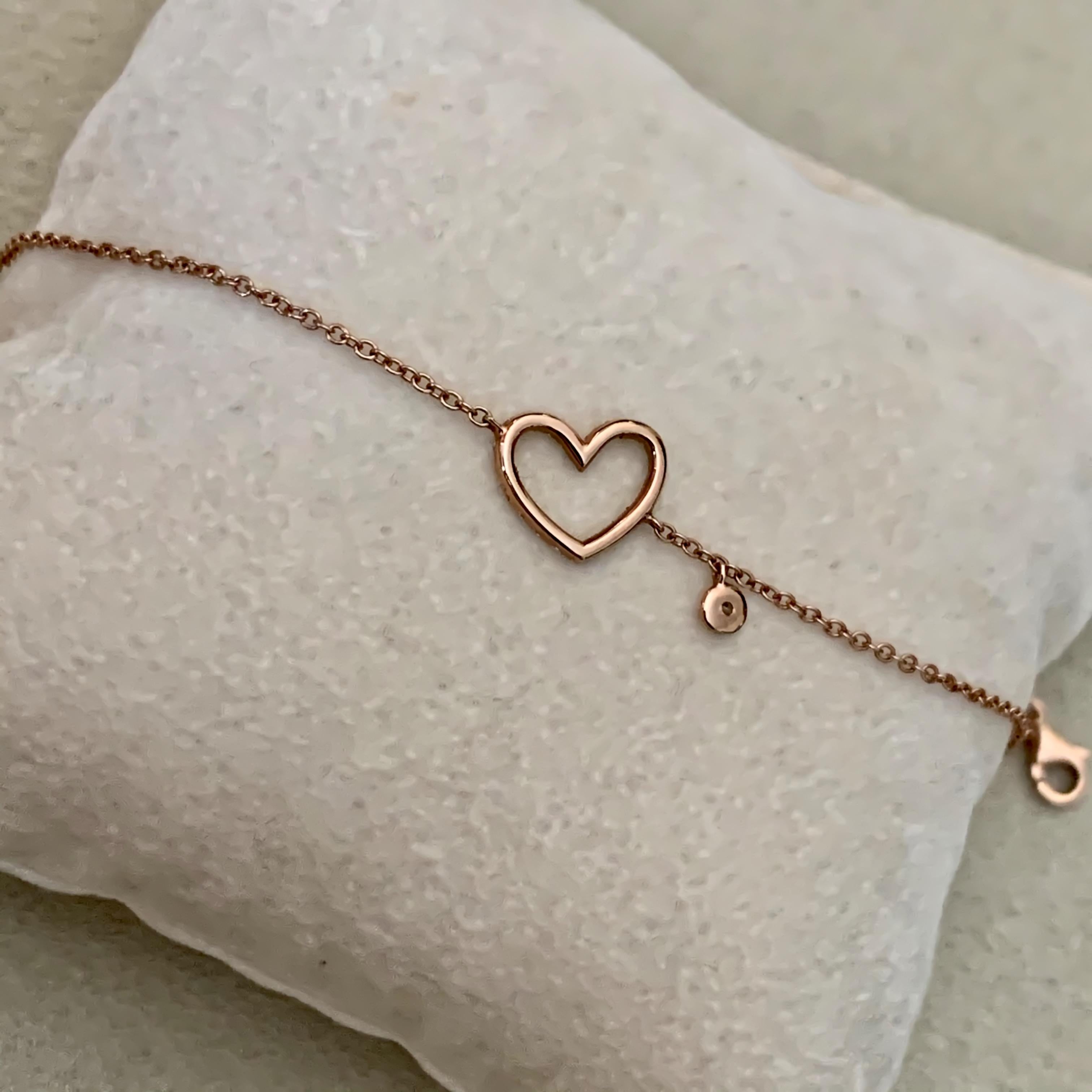 Round Cut 18 Karat Solid Rose Gold White Diamond Heart Love Charm Chain Bracelet For Sale