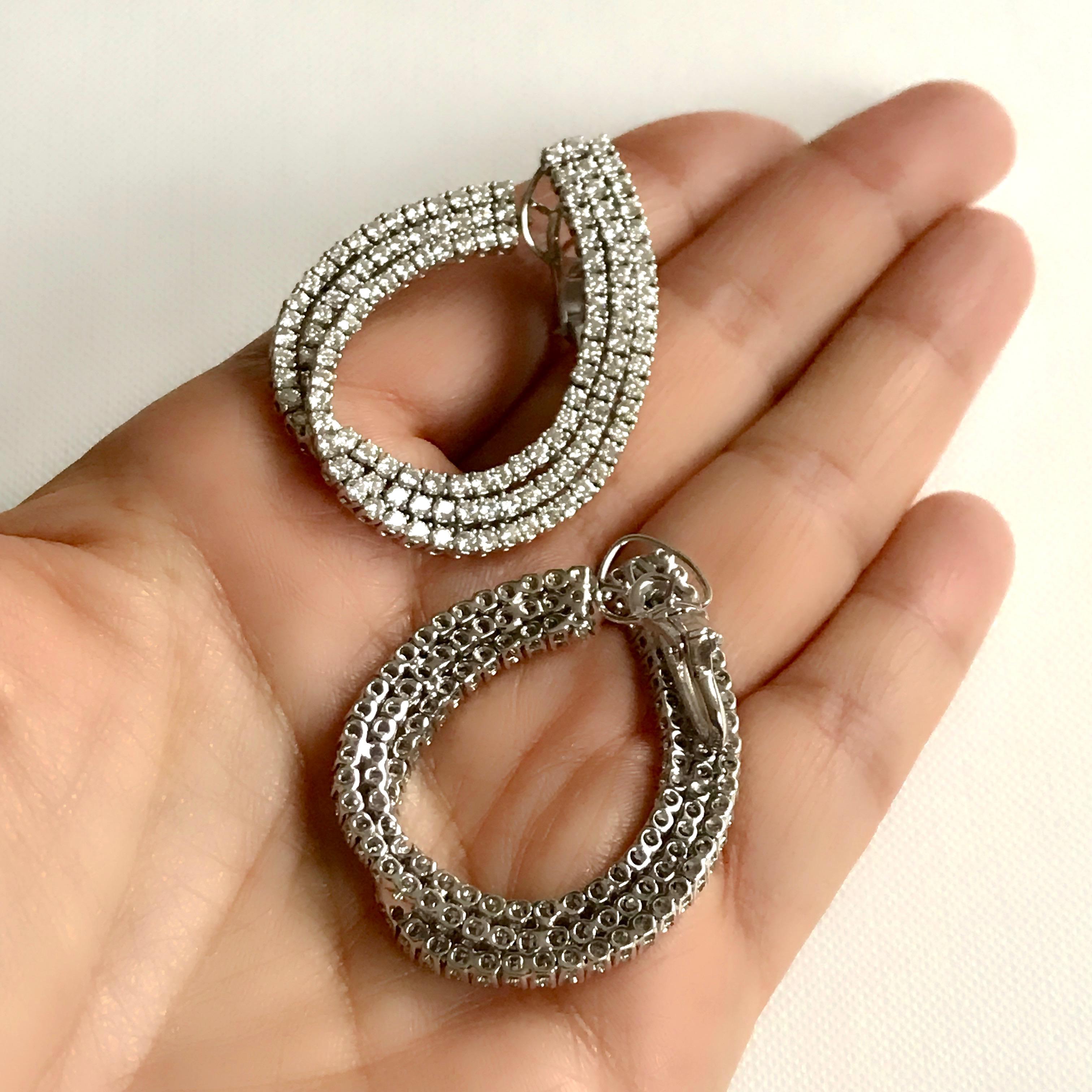 18 Karat Solid White Gold Diamond Swirl Earrings In New Condition For Sale In London, GB