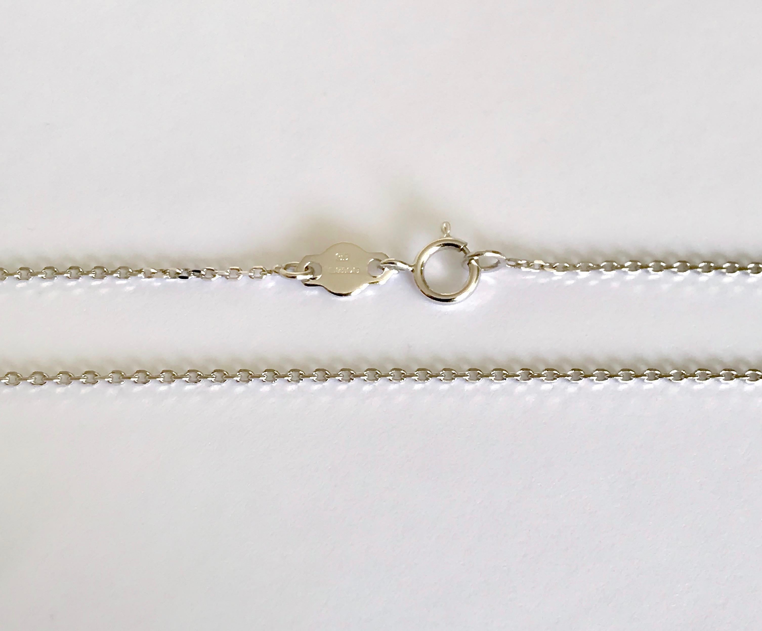 This fine chain is made of 18 Karat solid white gold.
Ideal to wear with pendants or just on its own.
Weight: 1.58 g
Length : 40.00 cm 
Gauge:  0.6 mm
Hallmark: London’s Goldsmiths’ Company –  Assay Office 
All our jewellery are new and have never