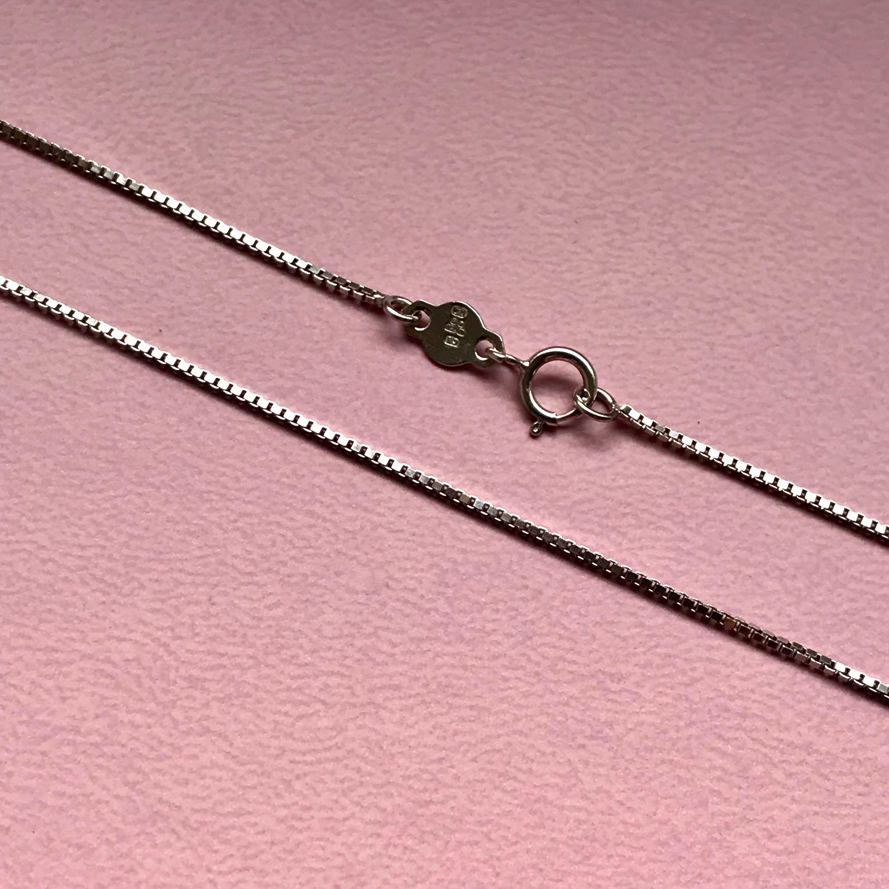 18 Karat Solid White Gold Venice Box Chain Necklace In New Condition For Sale In London, GB