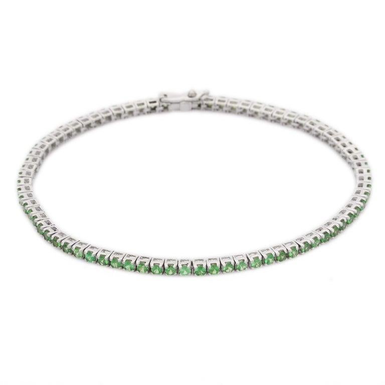 18 Karat massives Weißgold Vivid Green 4,25 Karat Tsavorit-Tennisarmband 2