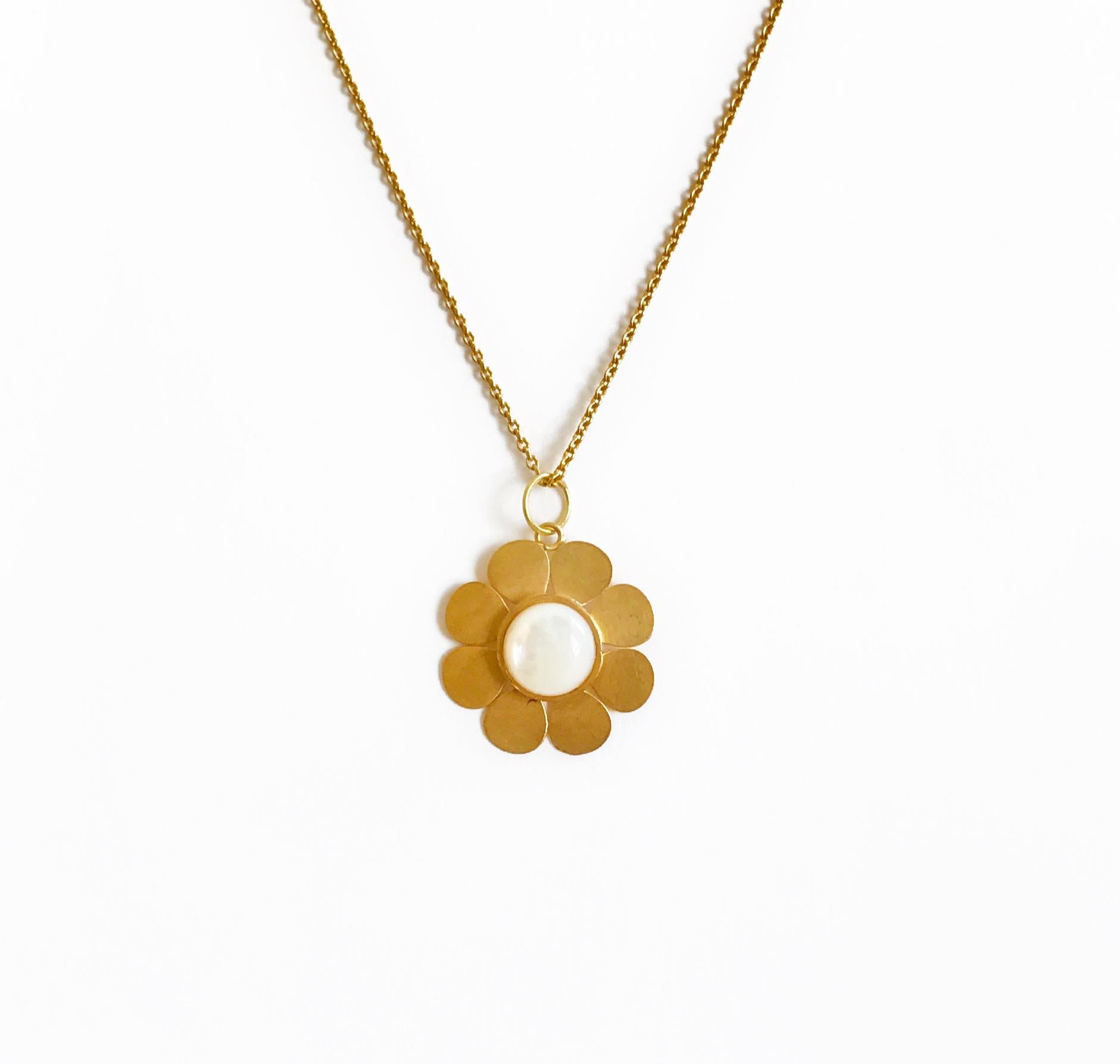 Handmade, solid 18Karat yellow gold flower pendant with a mother of pearl centre in a satin and patina finish, inspired by ancient jewels.
Hallmarked at London Goldsmiths’ Company –  Assay Office 
All our jewellery are new and have never been