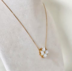 18 Karat Solid Yellow Gold Mother of Pearl Good Luck Clover Pendant Necklace