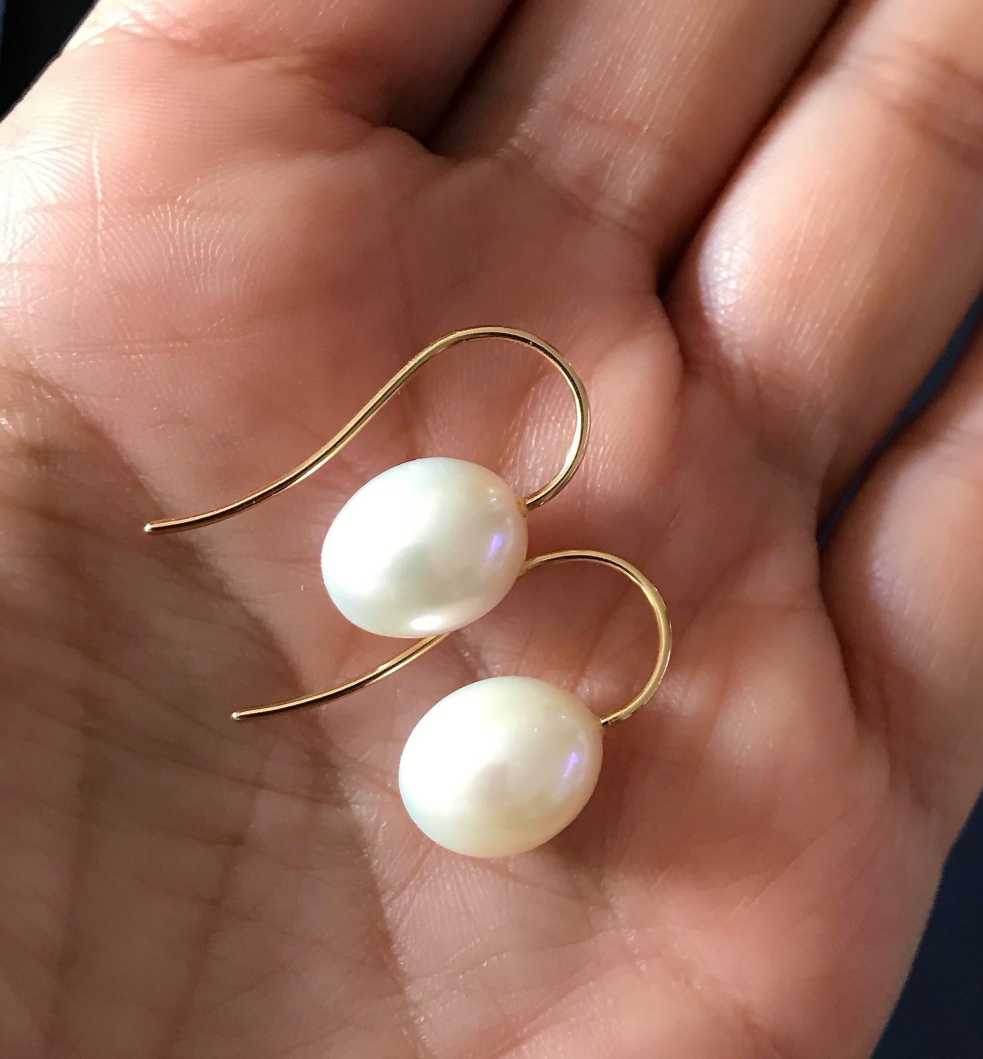Women's 18 Karat Solid Yellow Gold Pearl Hook Drop Earrings For Sale