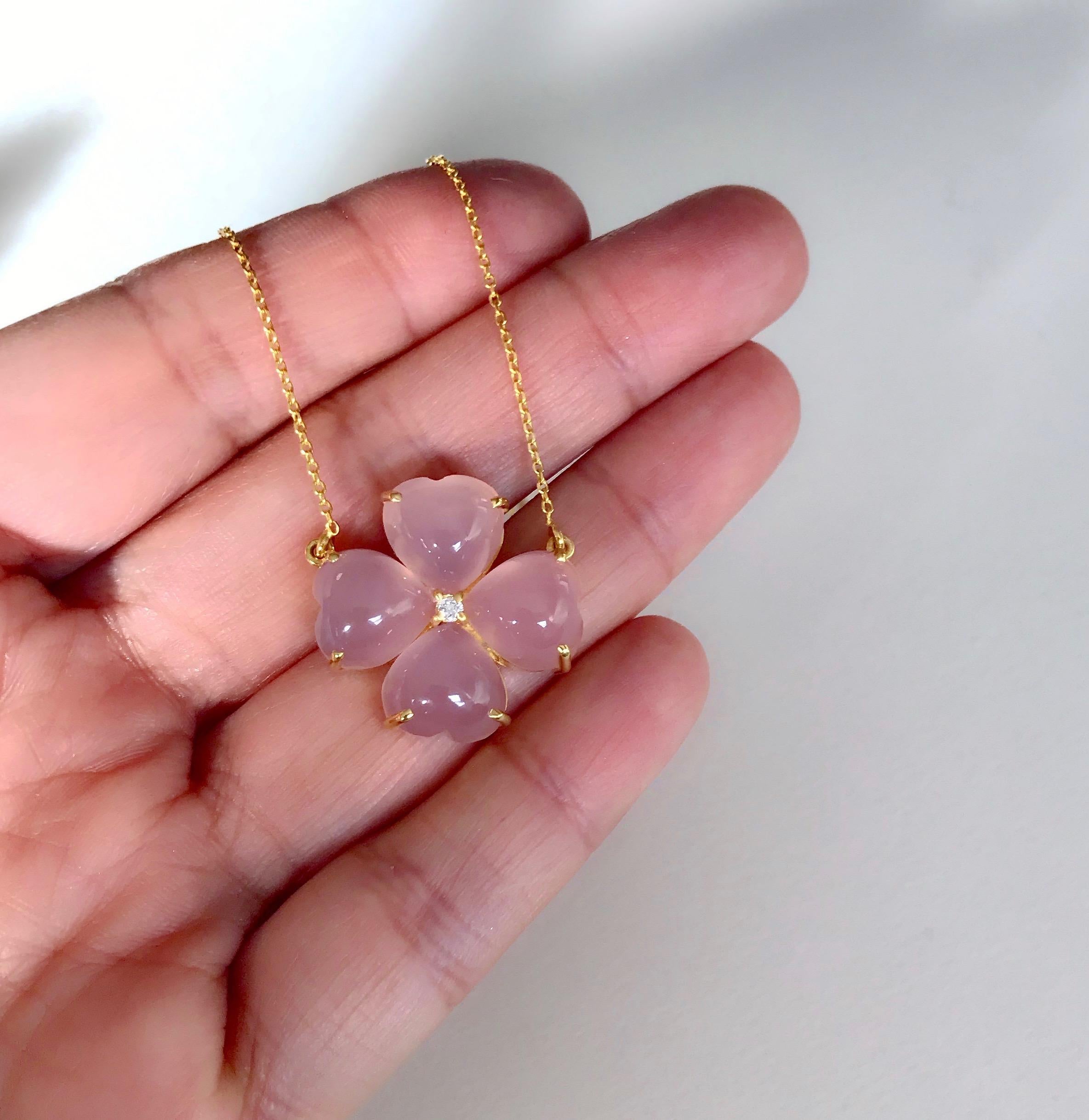 Handmade 18 Karat Solid Yellow Gold Pink Chalcedony Clover Pendant Necklace For Sale 1