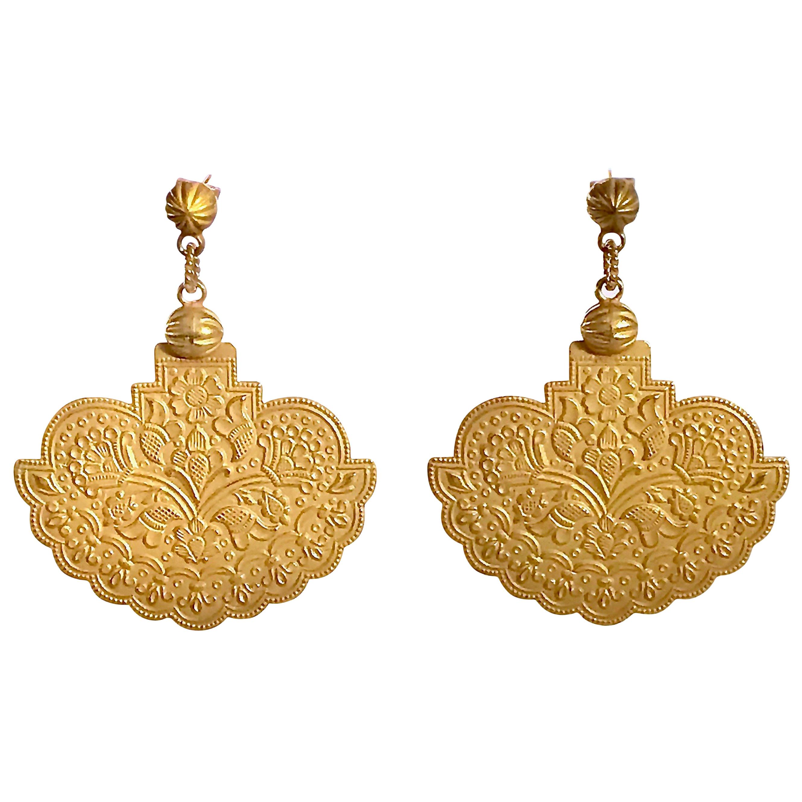 18 Karat Solid Yellow Gold Satin Finish Drop Earrings For Sale