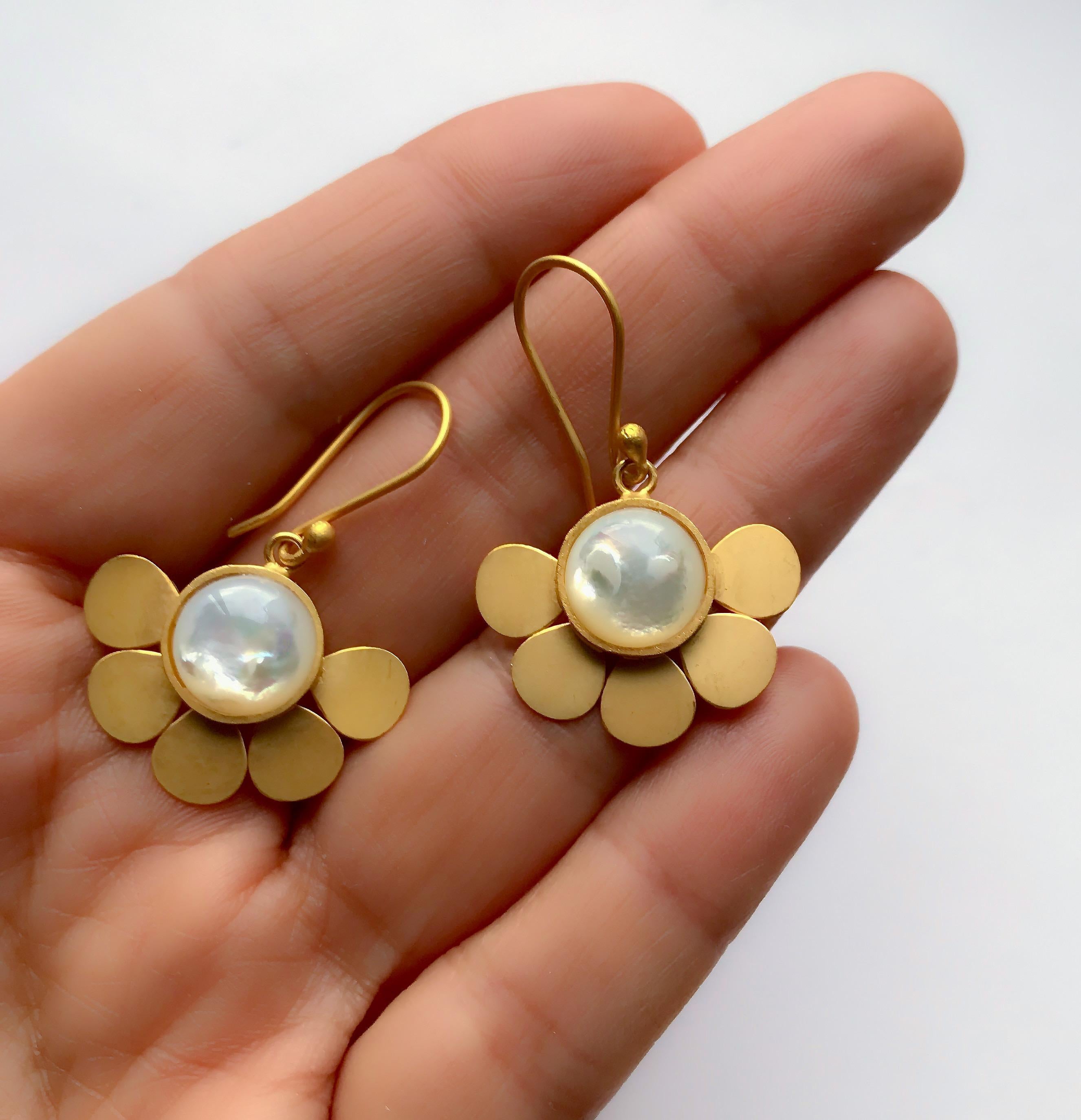 18 Karat Solid Yellow Gold Satin Finish Mother of Pearl Drop Earrings ...