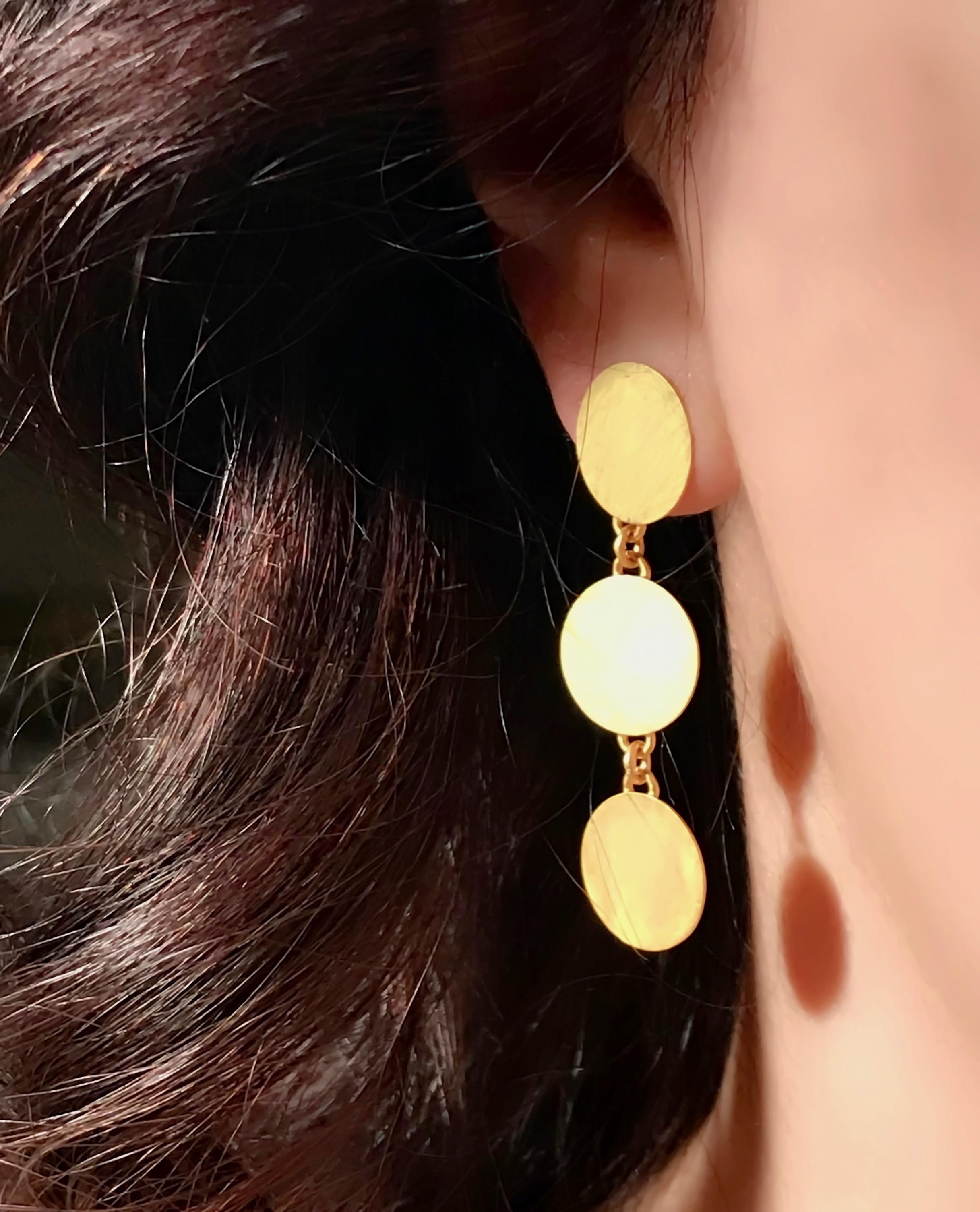 18 Karat Solid Yellow Gold Sequin Satin Patina Drop Dangle Earrings For Sale 2