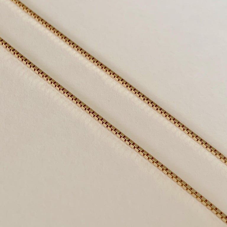 This chain necklace is made of 18 Karat solid yellow gold.
Ideal to wear with pendants, layered with other chains or just on its own.
Length : 45.00 cm 
Gauge/ Width:   1.00mm
Hallmark: London’s Goldsmiths’ Company –  Assay Office 
All our jewellery