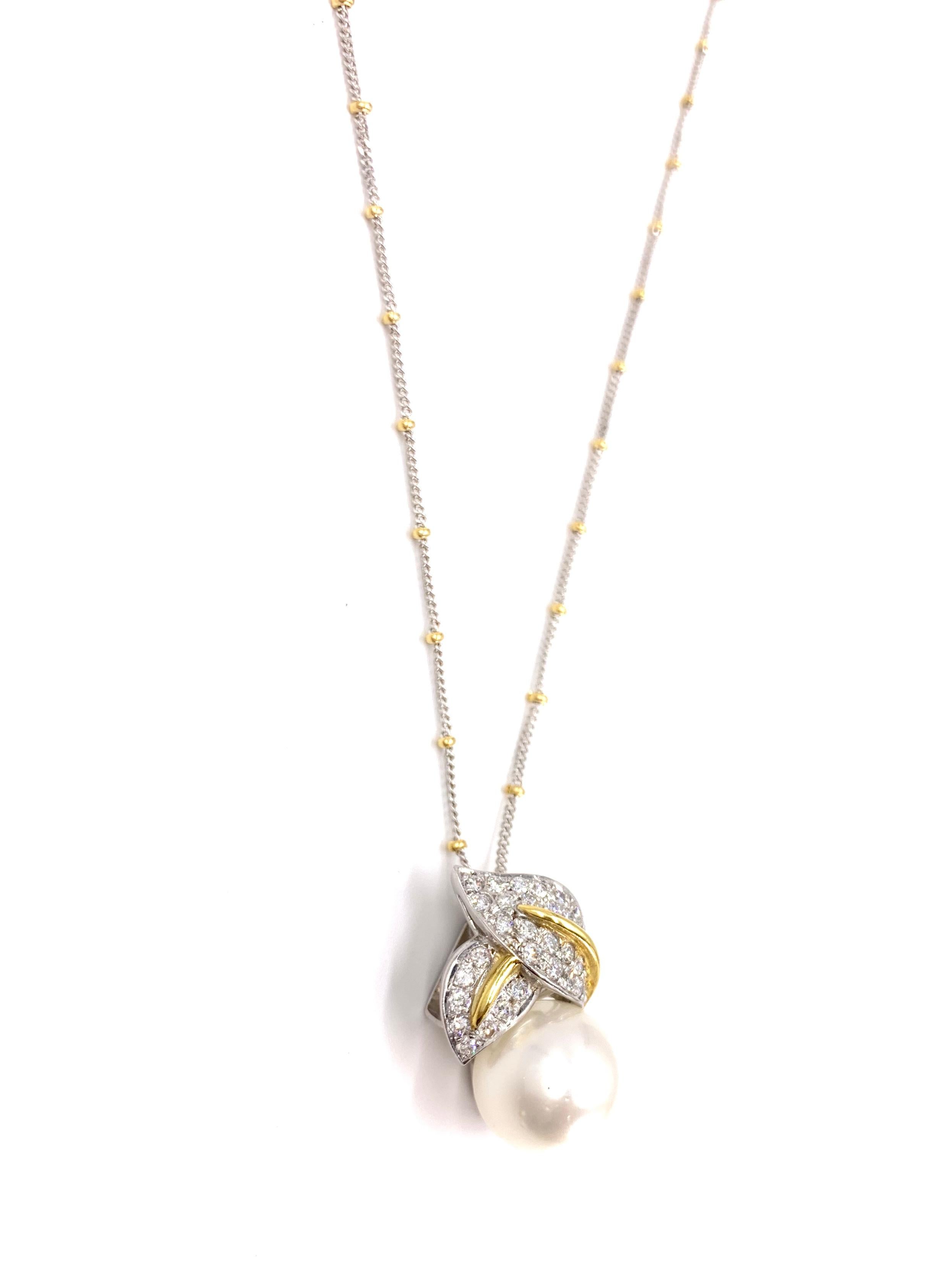 18 Karat South Sea Pearl and Diamond Leaf Pendant Necklace In Good Condition For Sale In Pikesville, MD