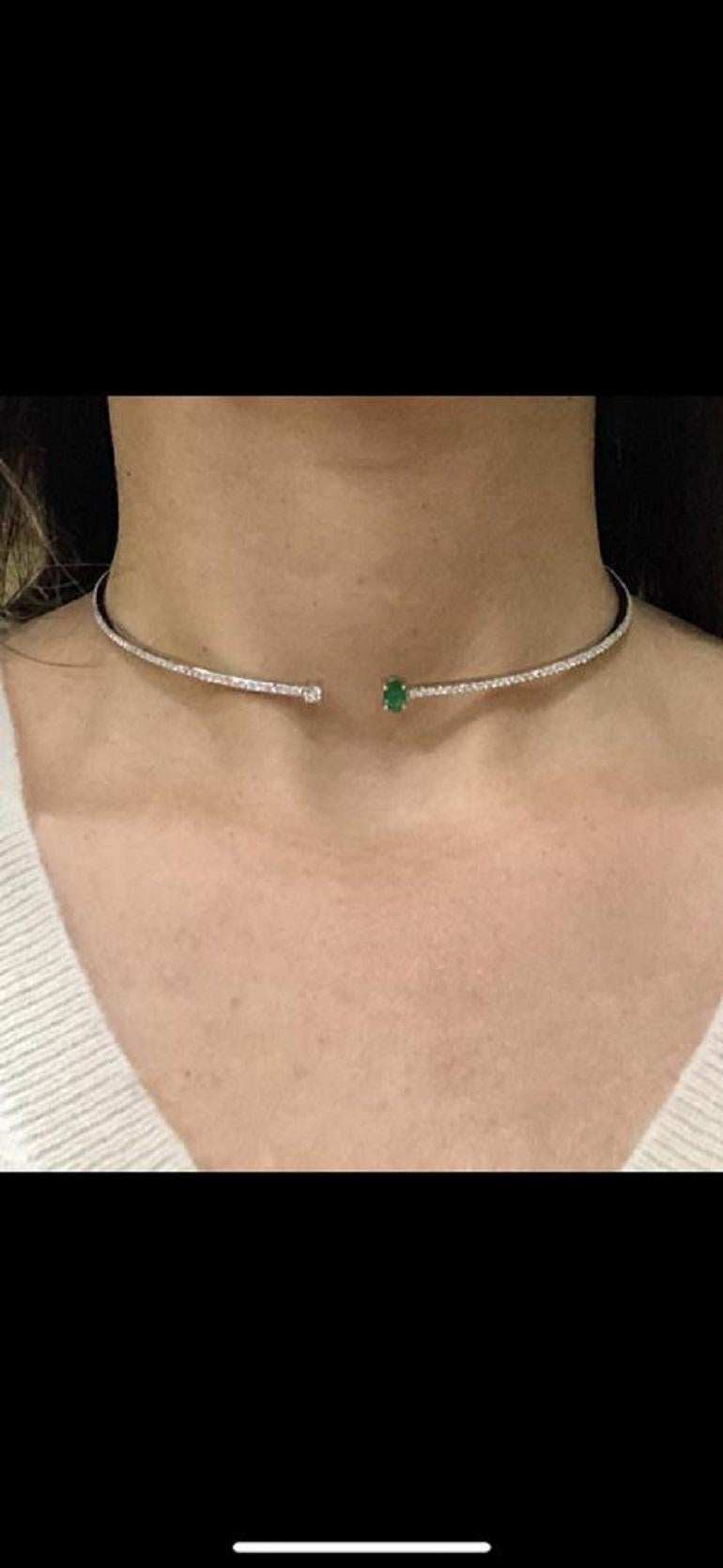 Oval Cut 18 Karat Spectrum White Gold Necklace with Vs Gh Diamonds and Green Emerald For Sale