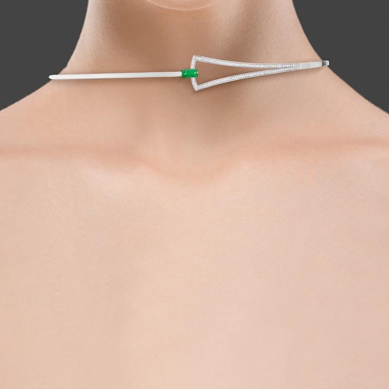 Brilliant Cut 18 Karat Spectrum White Gold Necklace with Vs-Gh Diamonds and Green Emerald For Sale