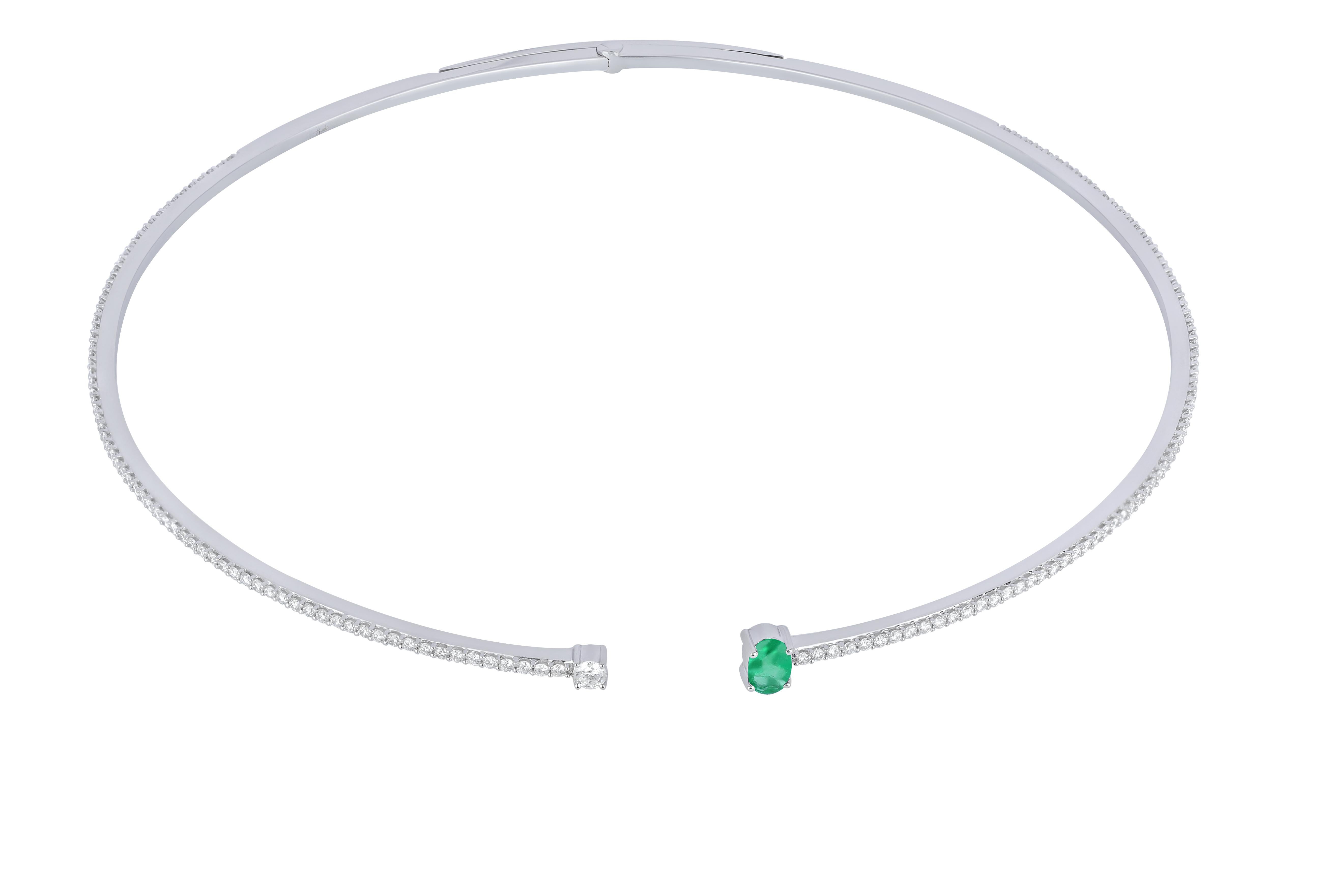 18 Karat Spectrum White Gold Necklace with Vs Gh Diamonds and Green Emerald In New Condition For Sale In New York, NY
