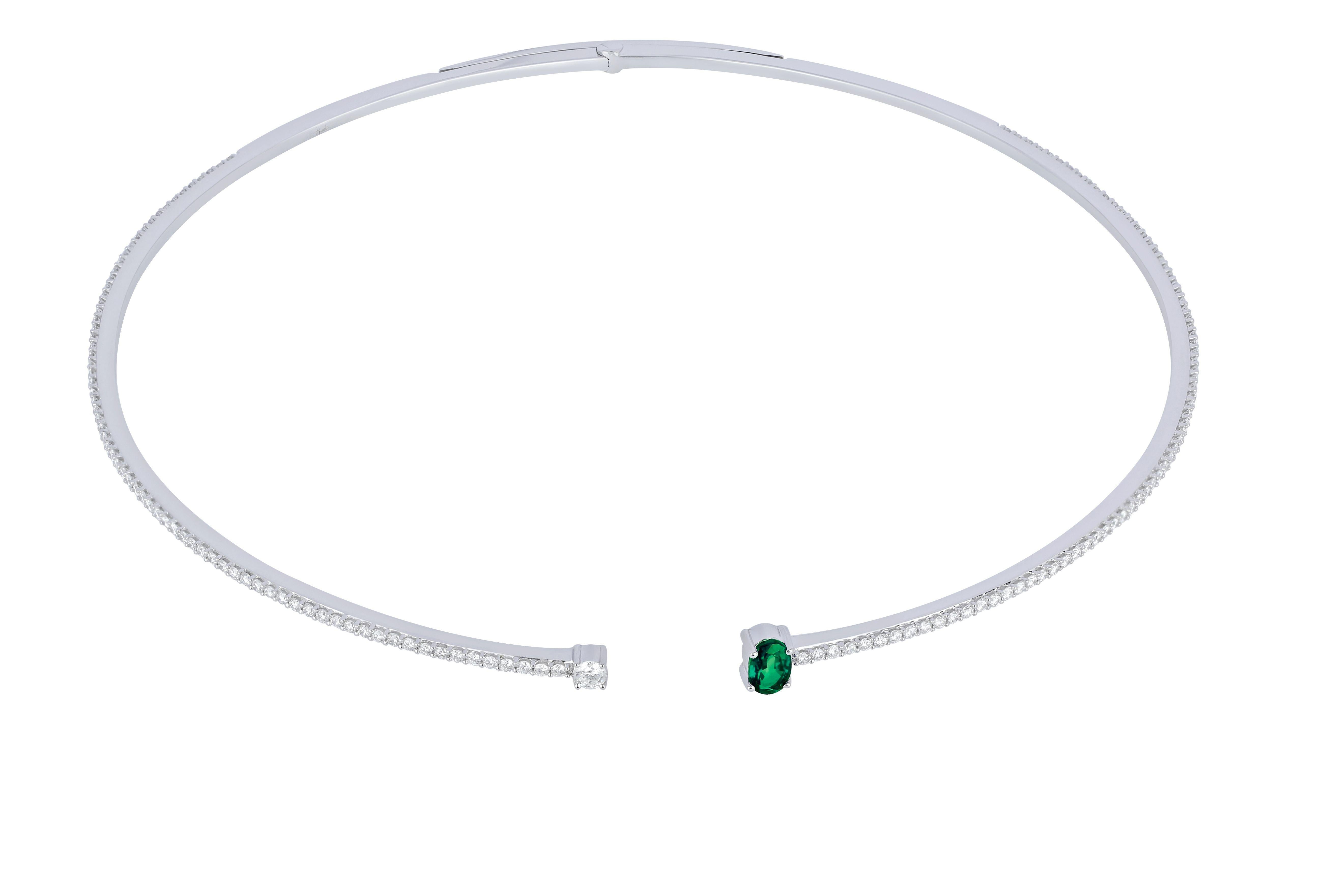 Women's 18 Karat Spectrum White Gold Necklace with Vs Gh Diamonds and Green Emerald For Sale