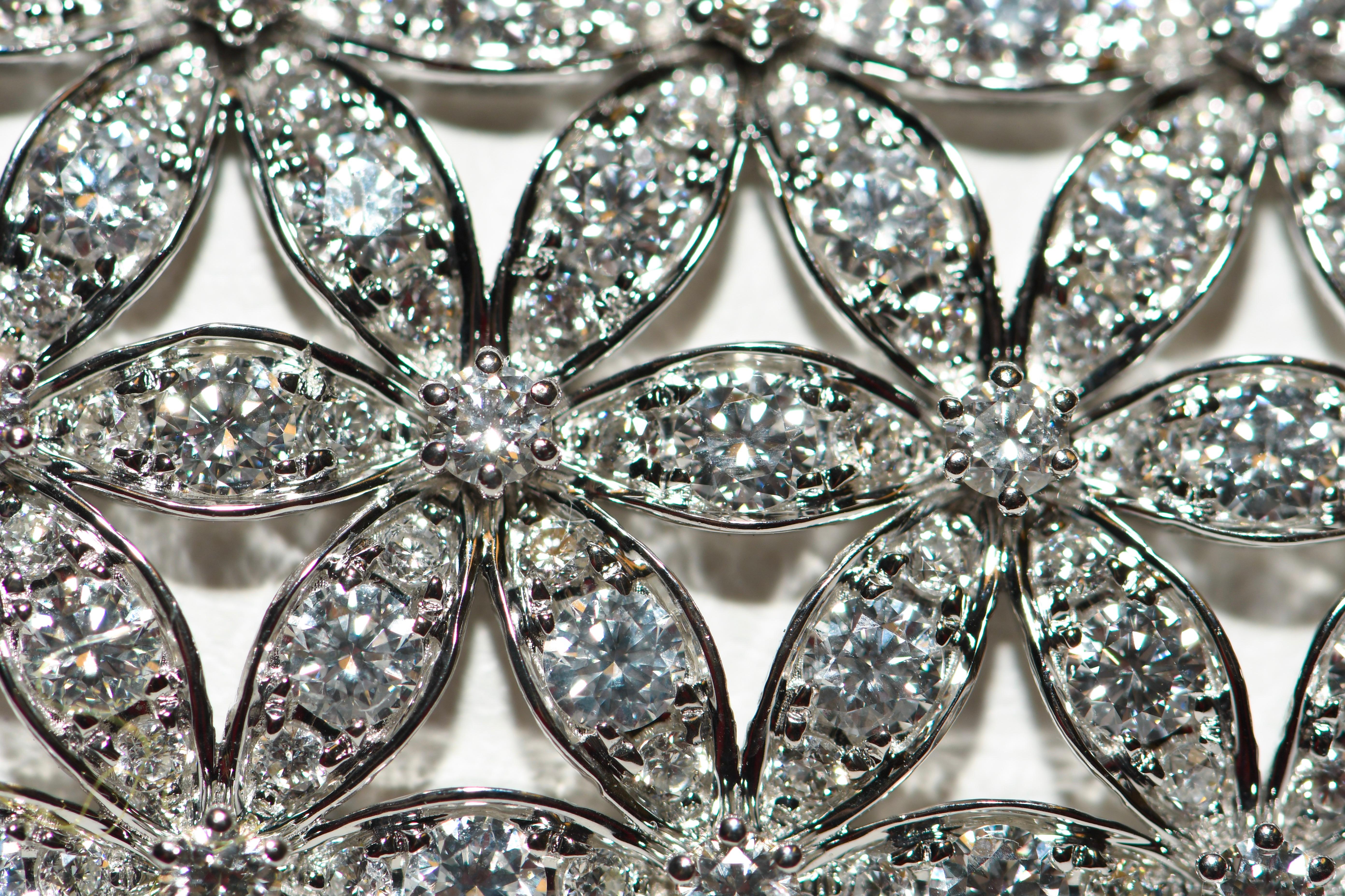 18 Karat Tapered 20.51 Carat Diamond Cuff Open Flower Design Bracelet 2