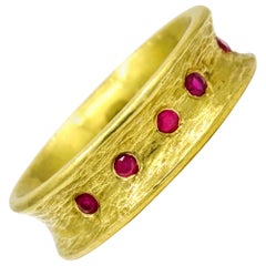18 Karat Textured Yellow Gold Ruby Concave Band Ring
