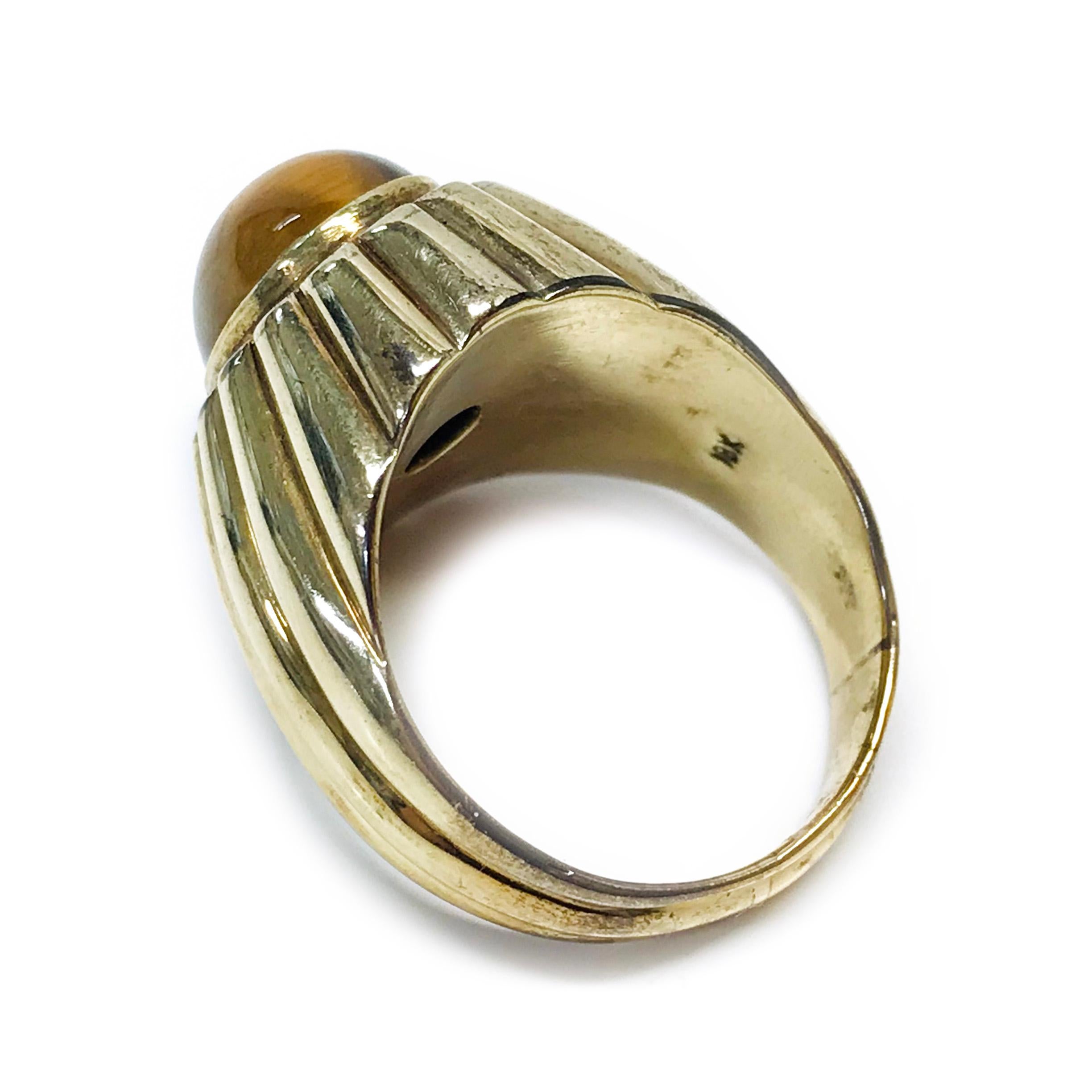 Cabochon Anello occhio di tigre 18 carati in vendita