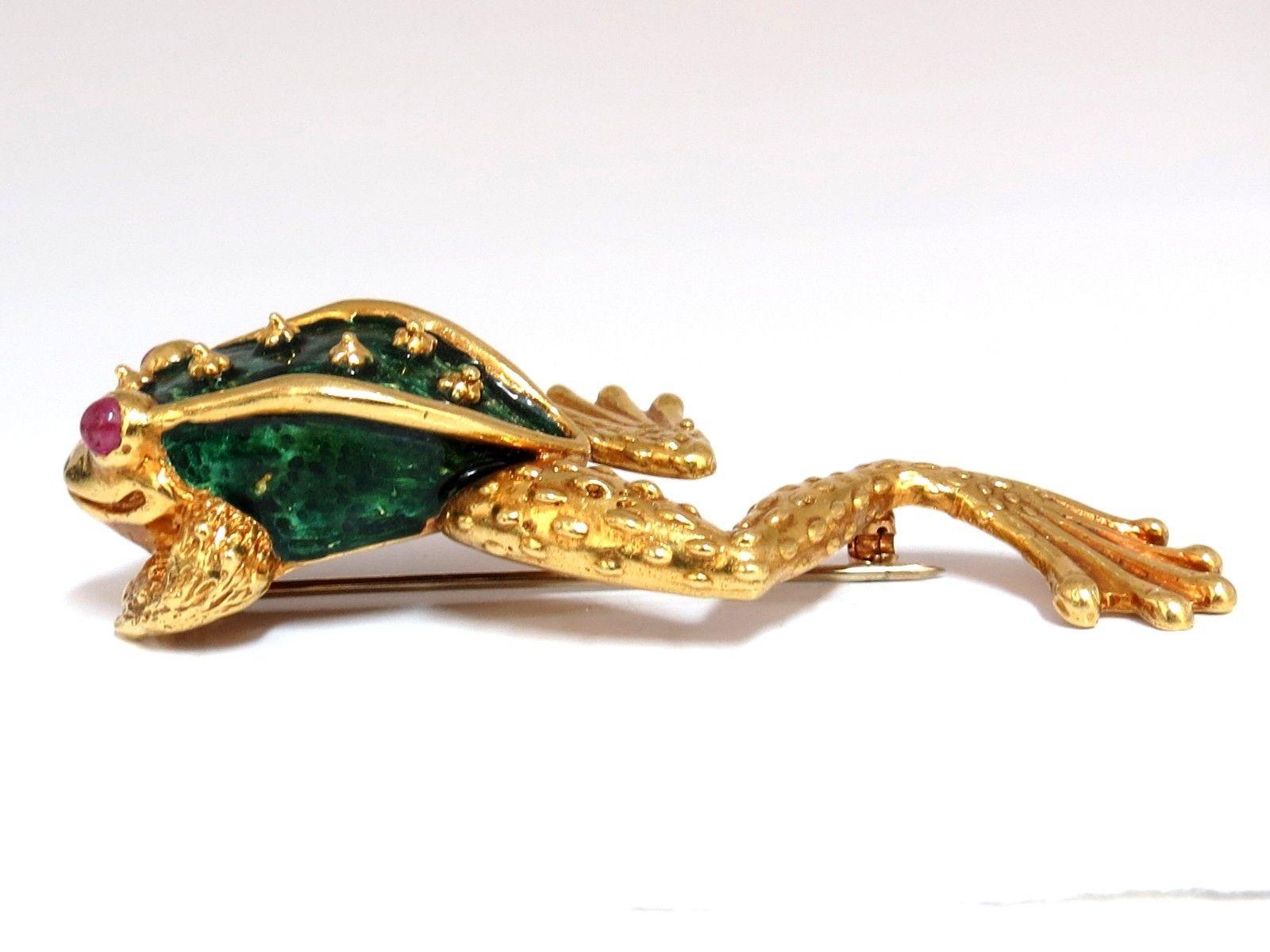 Women's or Men's 18 Karat Toad Pin Green Enamel Intricate Detail 3D Vintage Unique For Sale
