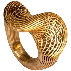 18 Karat Top Twisted Contemporary Ring