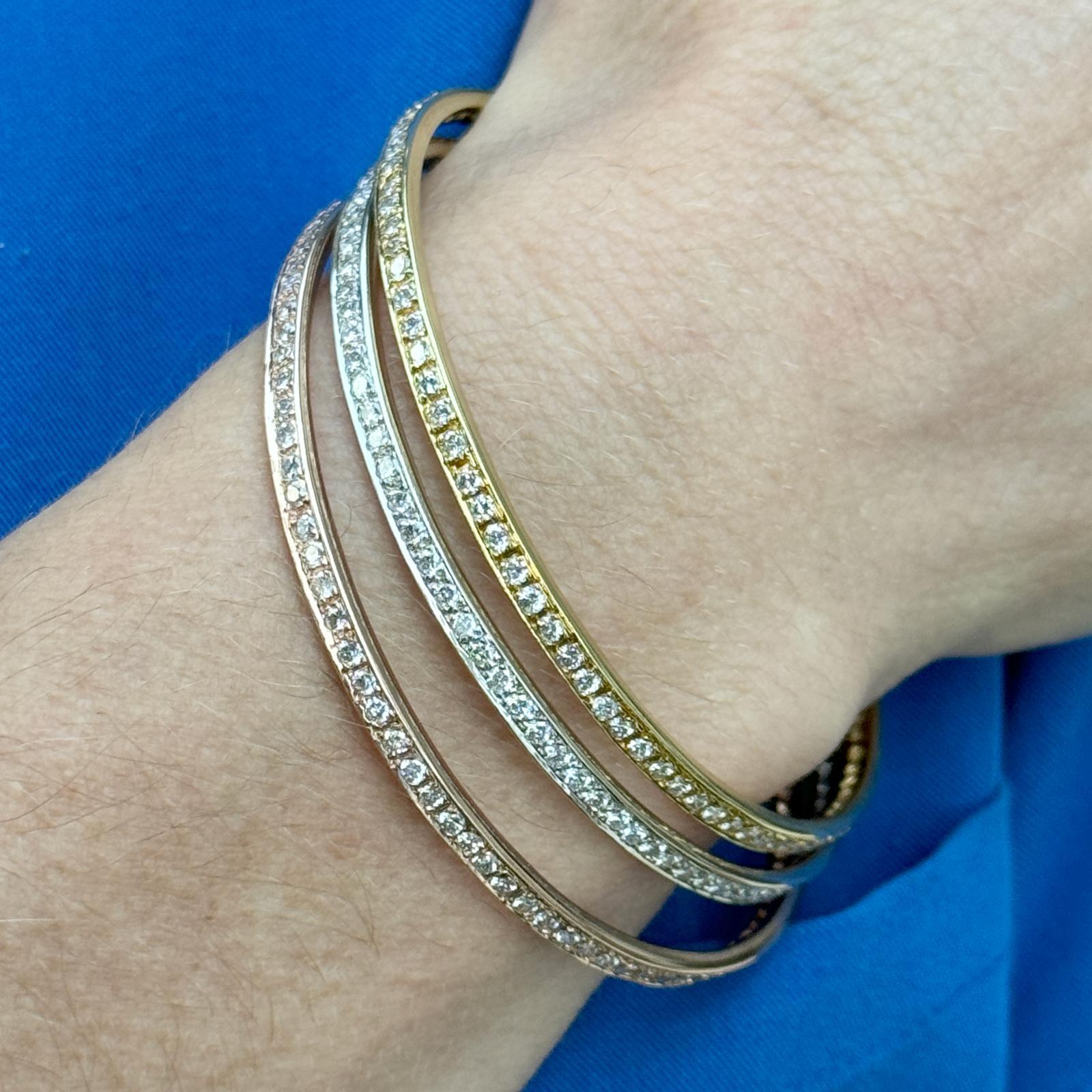 Modern 18 Karat Tri-Color Gold Diamond Bangle Bracelets Set of 3 For Sale