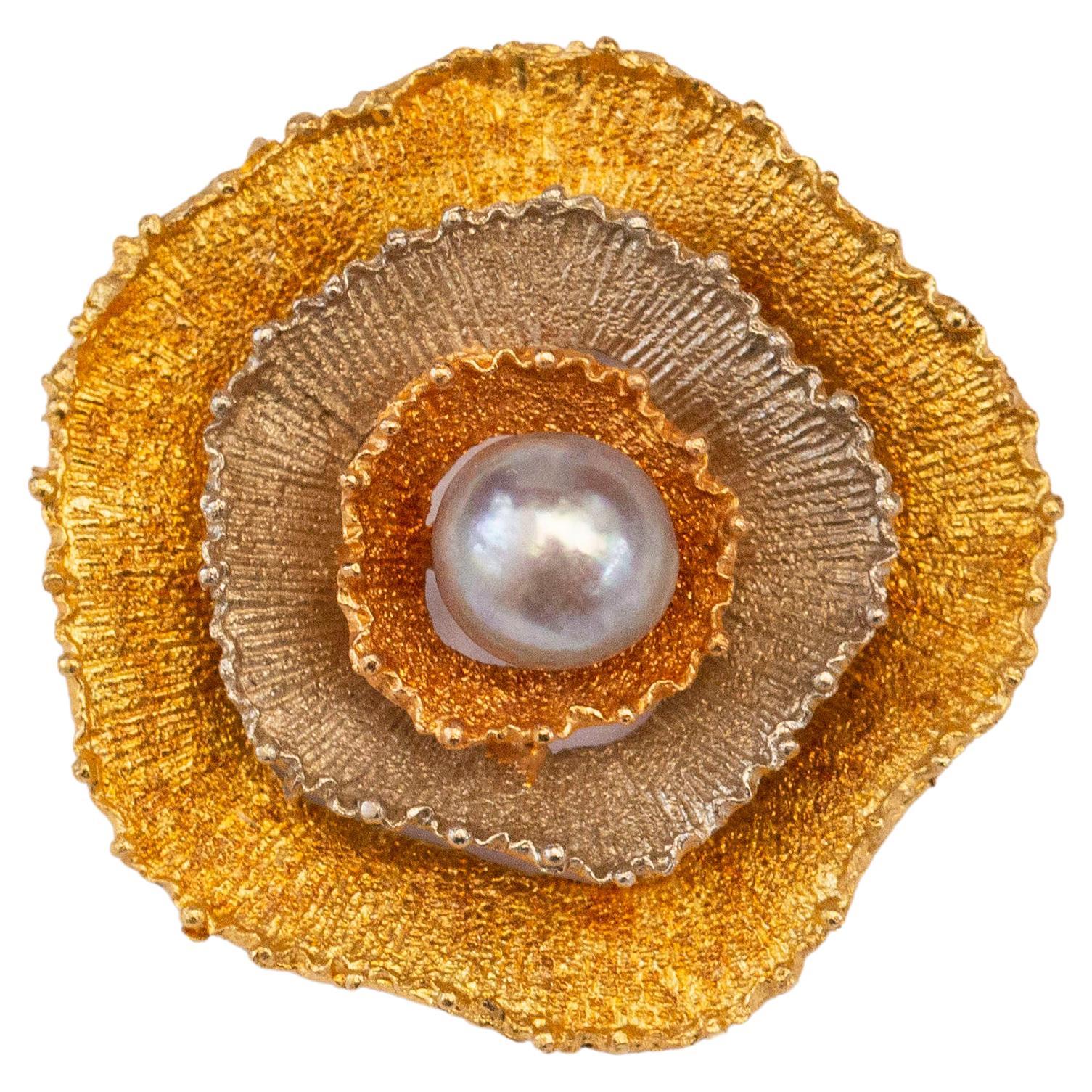 18 Karat Tricolor Gold Round Floral Brooch with Gray Pearl Mid of the 20th C For Sale