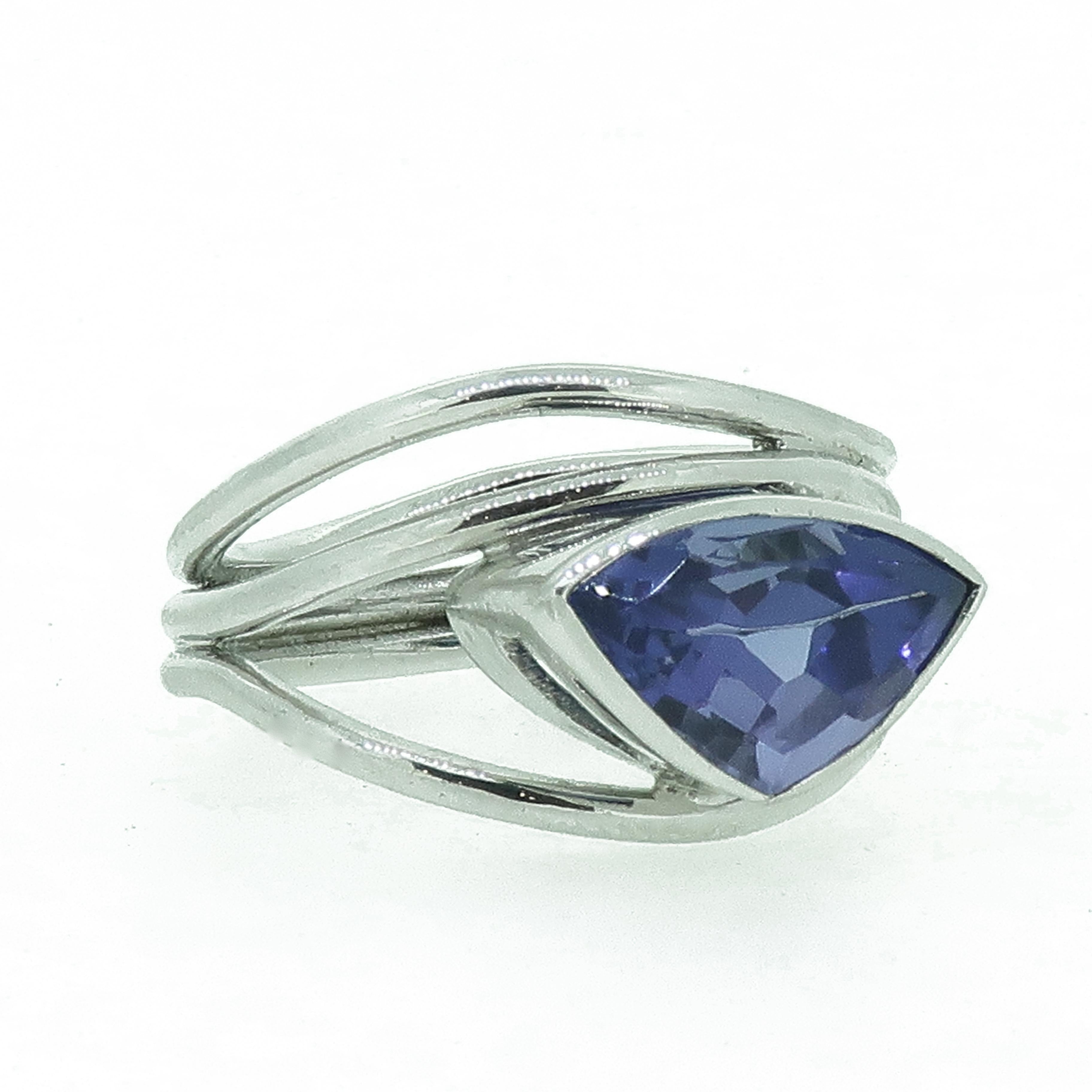 18 Karat Trillion Tanzanite Solitaire Ring White Gold In New Condition For Sale In East Grinstead, GB