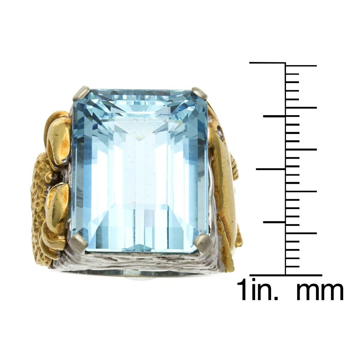 18 Karat Two-Tone Aquamarine Marine-Themed Estate Ring In Excellent Condition For Sale In New York, NY