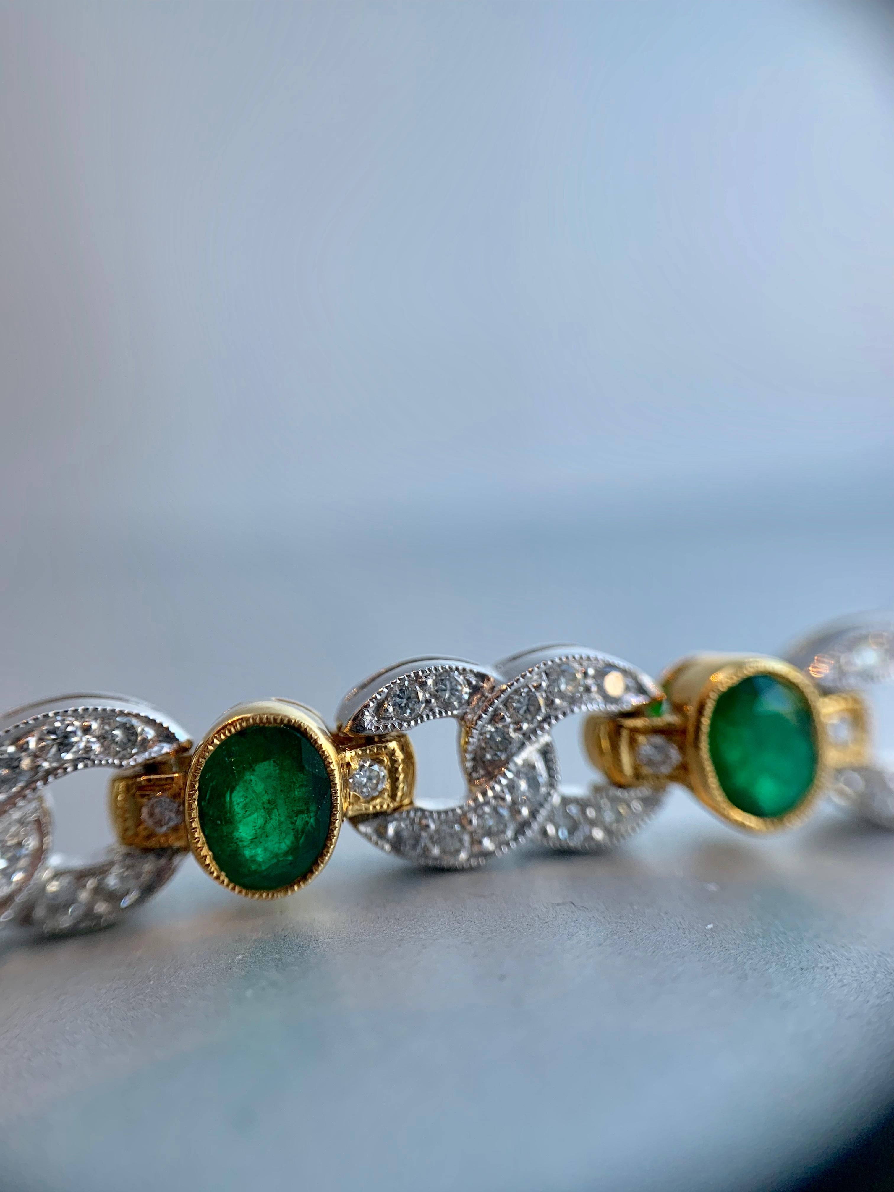 18 Karat Two-Tone Emerald and Diamond Link Bracelet 6
