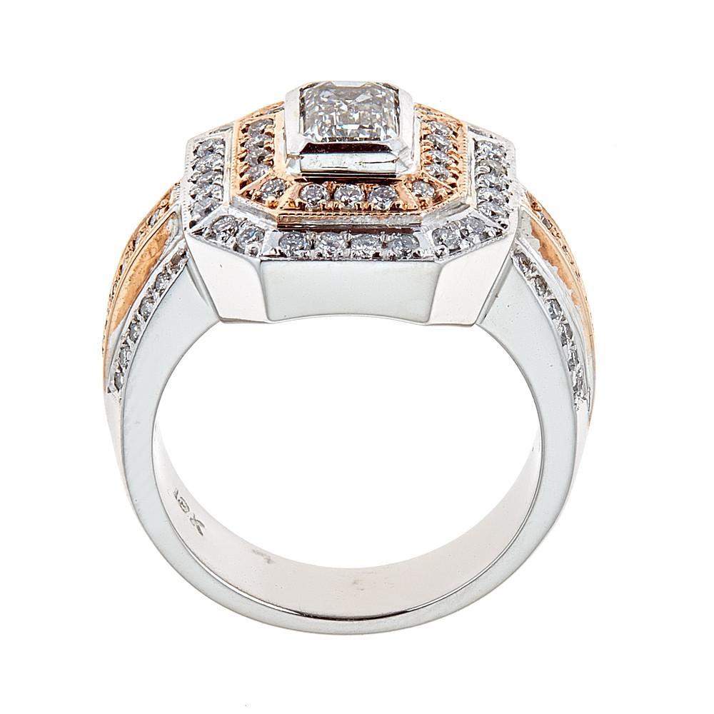 1.70 ctw Smaragdschliff Diamant Ring Double Frame Zwei-Ton 18k Gold Ring Größe 7

Dieser Diamantring ist einfach eine Perfektion. Dieses prächtige Schmuckstück aus zweifarbigem 18-karätigem Gold ist mit einem Diamanten im Smaragdschliff (1,70 ctw)