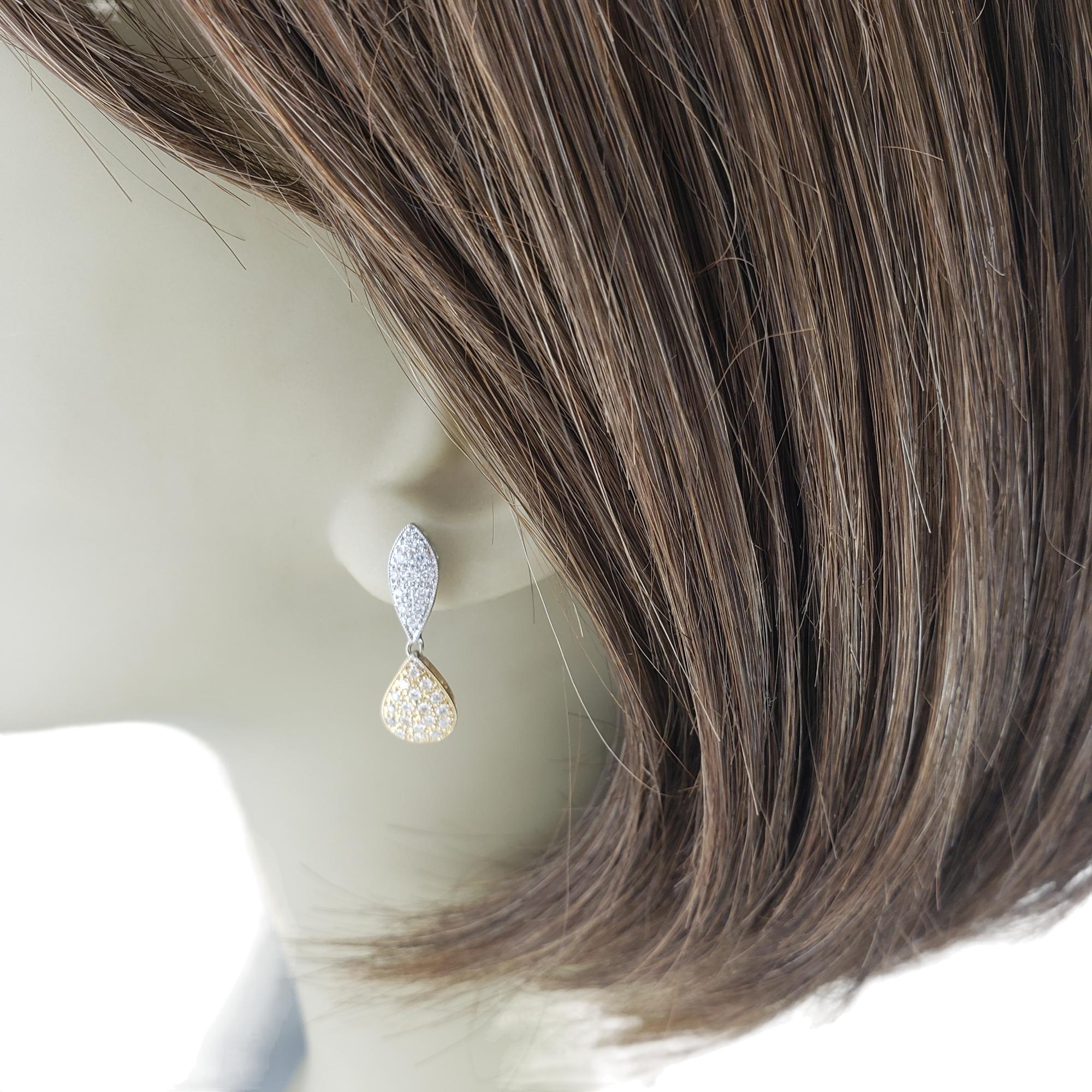 Pendientes Colgantes Lágrima de Oro de Dos Tonos de 18 Kilates y Diamantes #17621 en venta 2