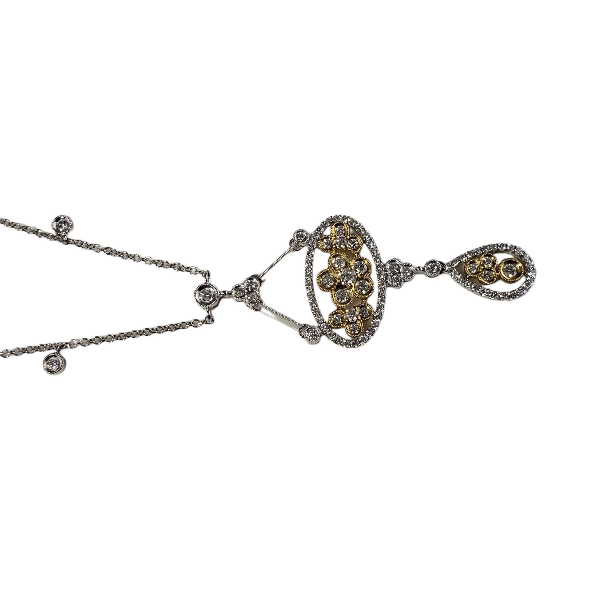 Taille ronde  Collier avec pendentif en or bicolore 18 carats et diamants en vente