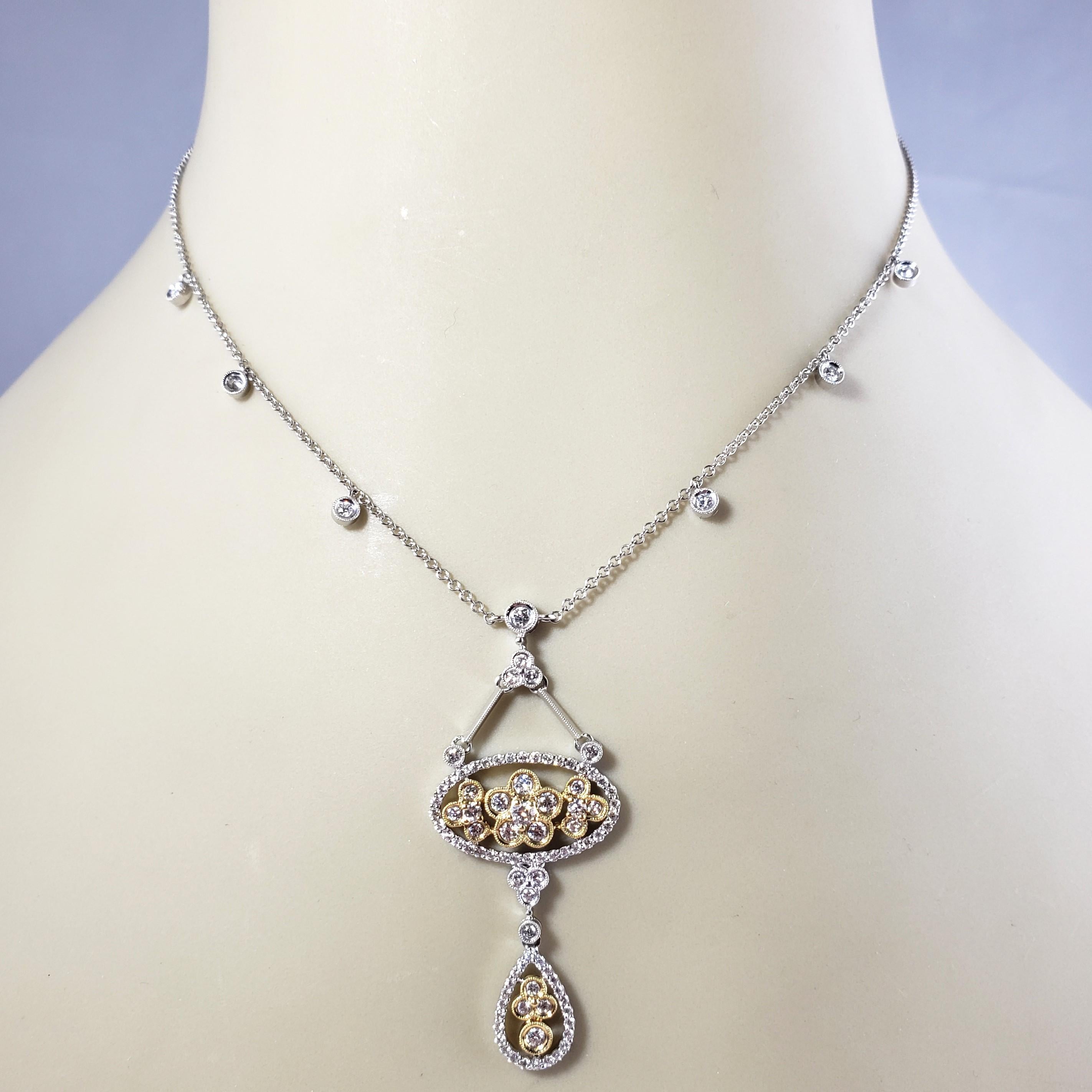 Collier avec pendentif en or bicolore 18 carats et diamants en vente 3