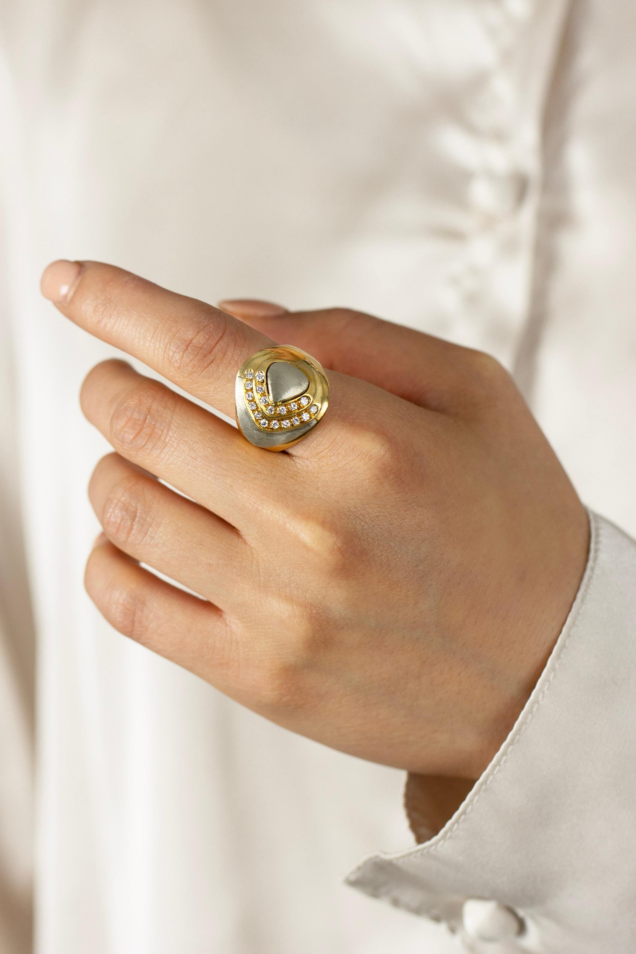 Women's or Men's 0.27 Carat Total Brilliant Round Diamond Retro Fashion Ring in 18 Karat Two-Tone For Sale