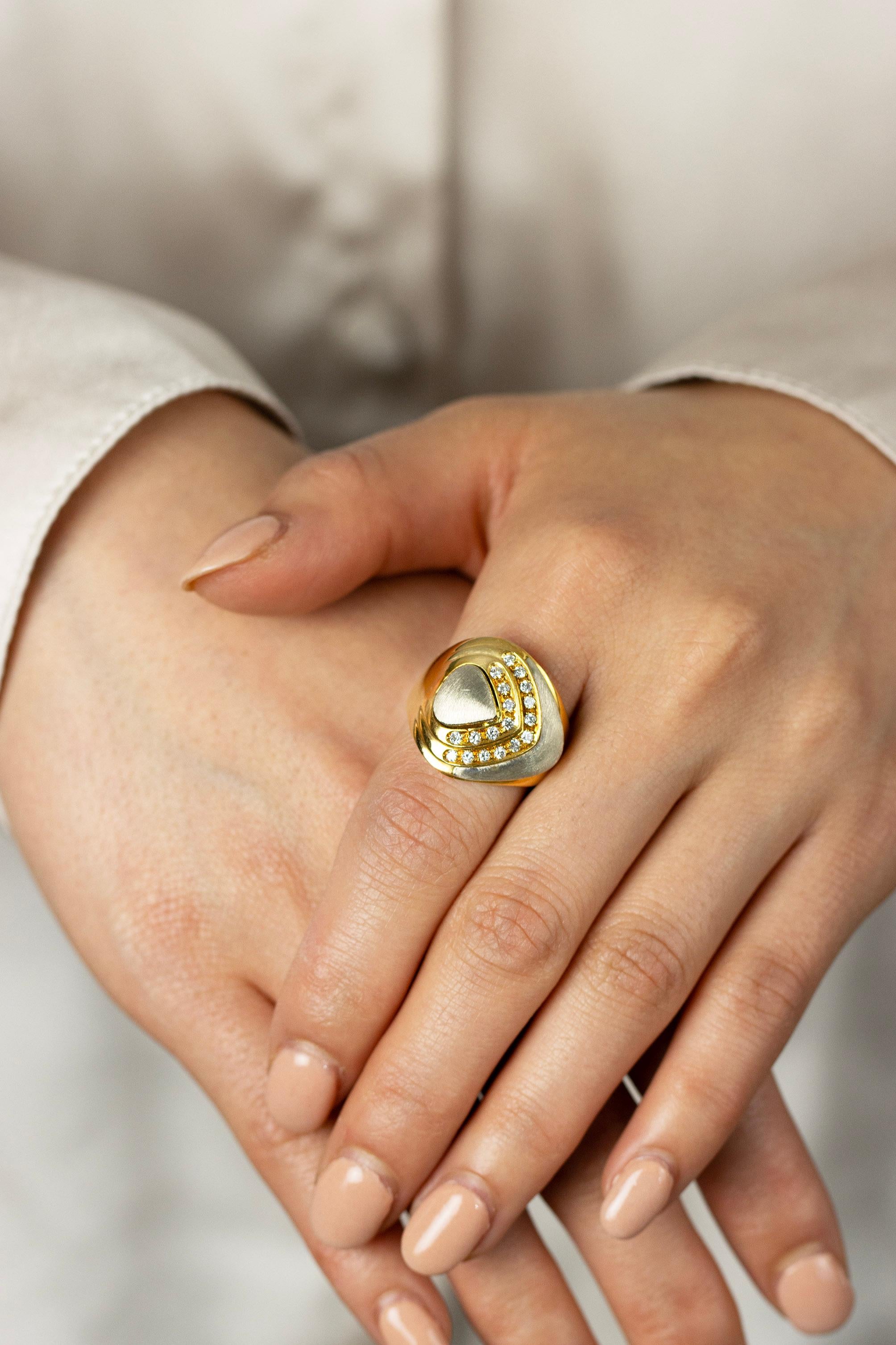 0.27 Carat Total Round Brilliant Cut Diamond Retro Fashion Ring in Two-Tone Gold For Sale 2