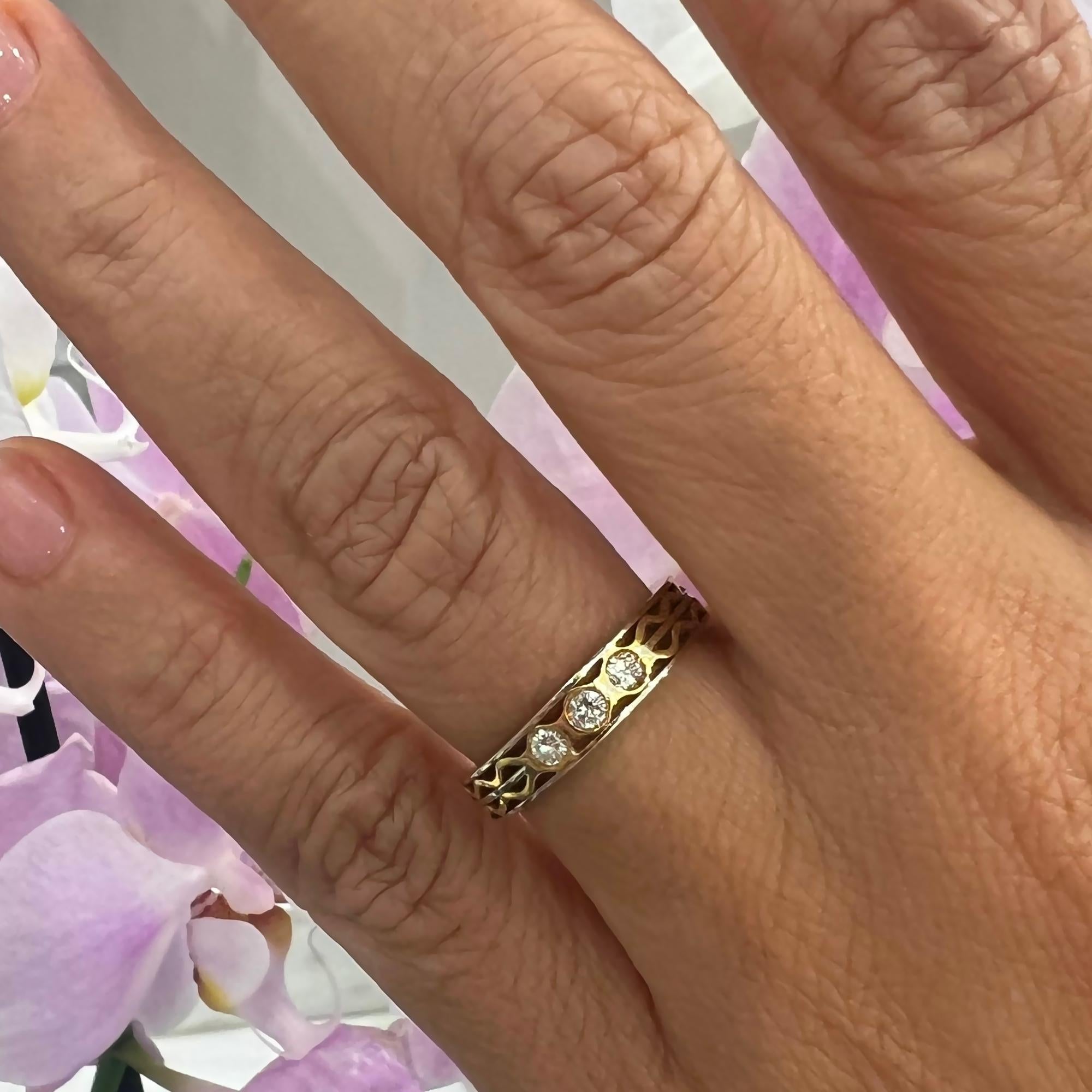 Vintage 1970er Jahre Modernistischer Vintage-Hochzeitsring aus 18 Karat zweifarbigem Gold und Diamanten Damen im Angebot