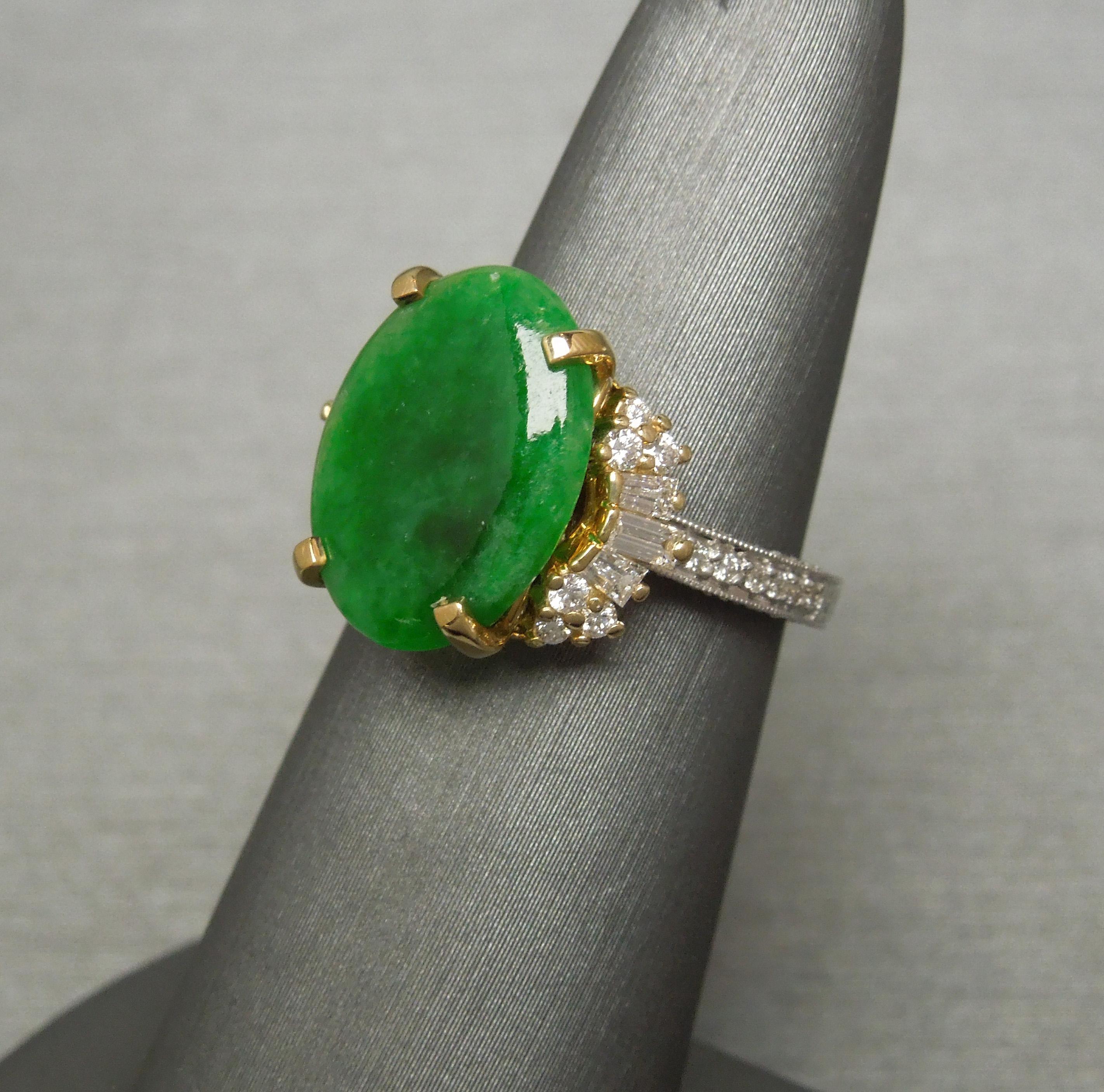 18 Karat Two-Tone Gold GIA Jade Ring In Excellent Condition For Sale In METAIRIE, LA
