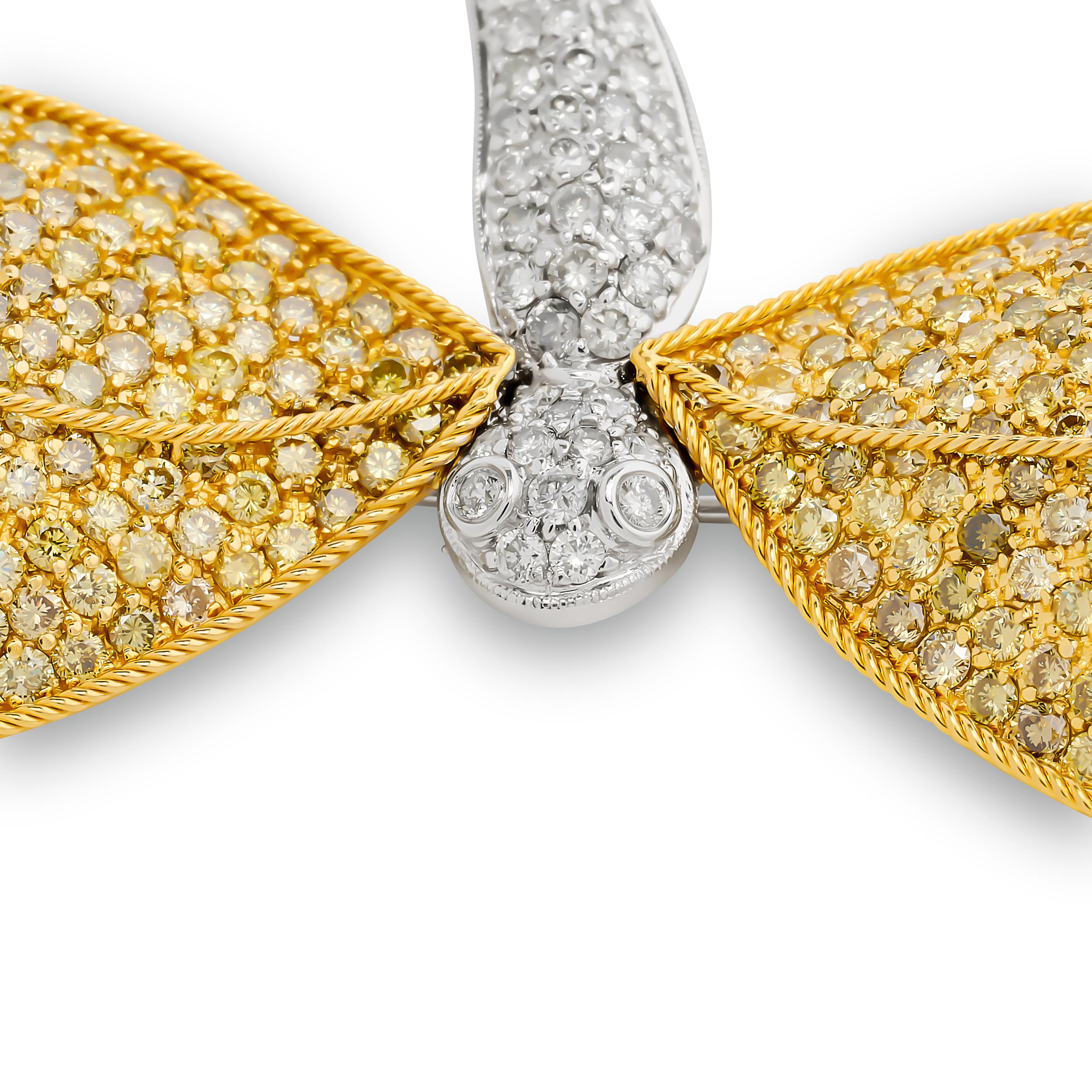 18 Karat Two Tone Gold Yellow Diamond and White Diamond Dragonfly Pin In Excellent Condition For Sale In Philadelphia, PA